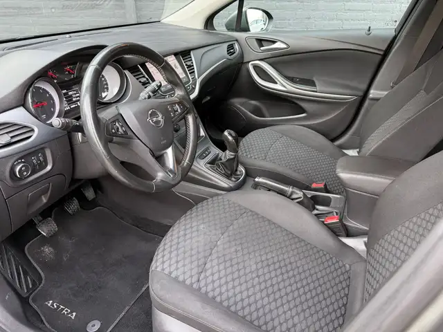 Opel Astra view 13