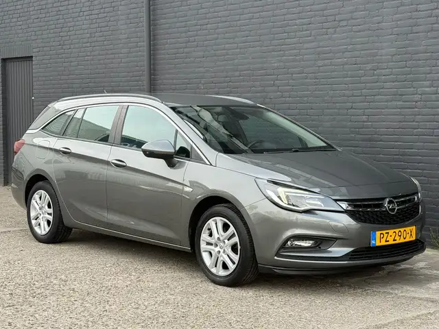 Opel Astra view 7