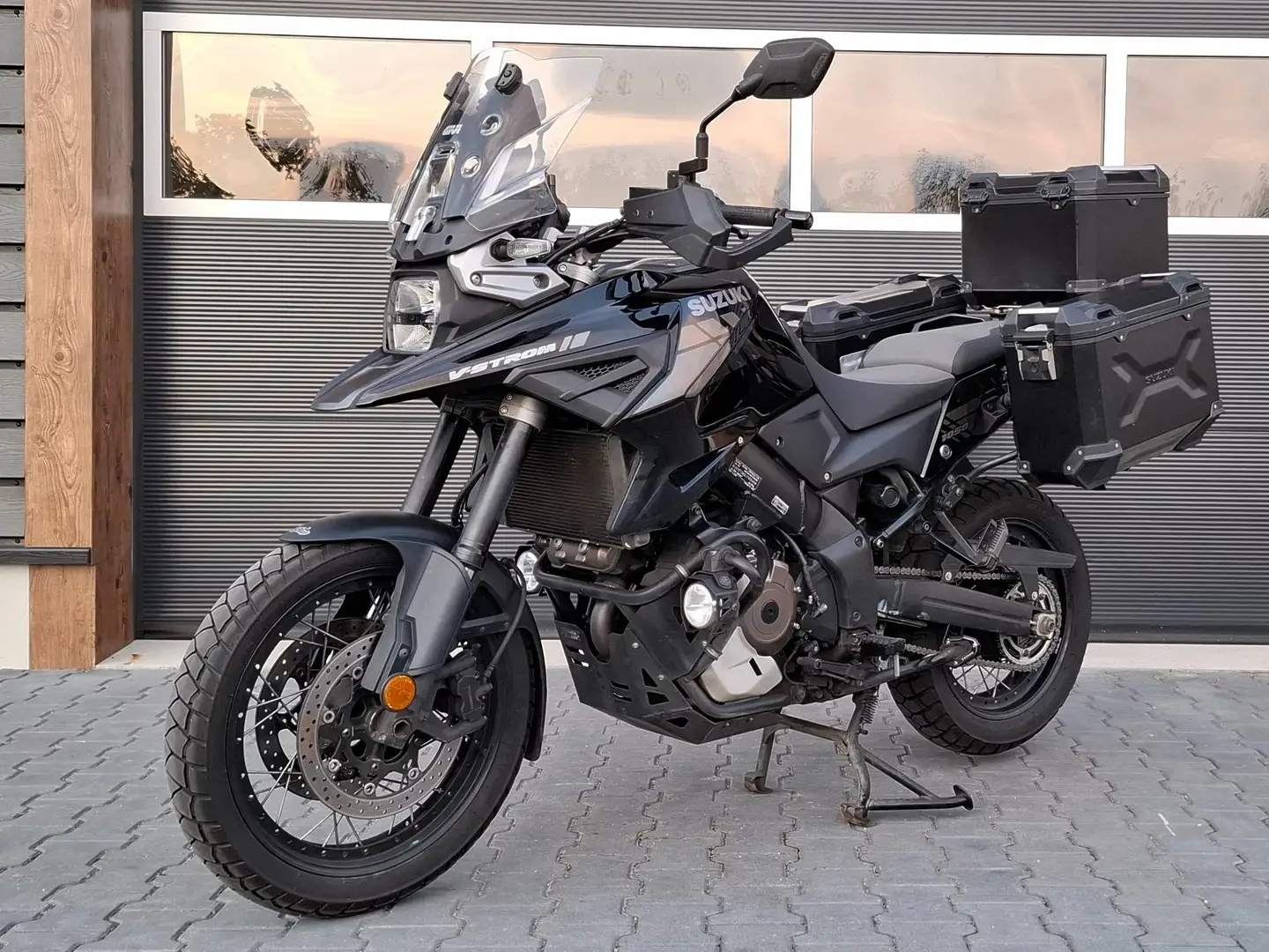 Suzuki V-Strom 1050DE Czarny - 1