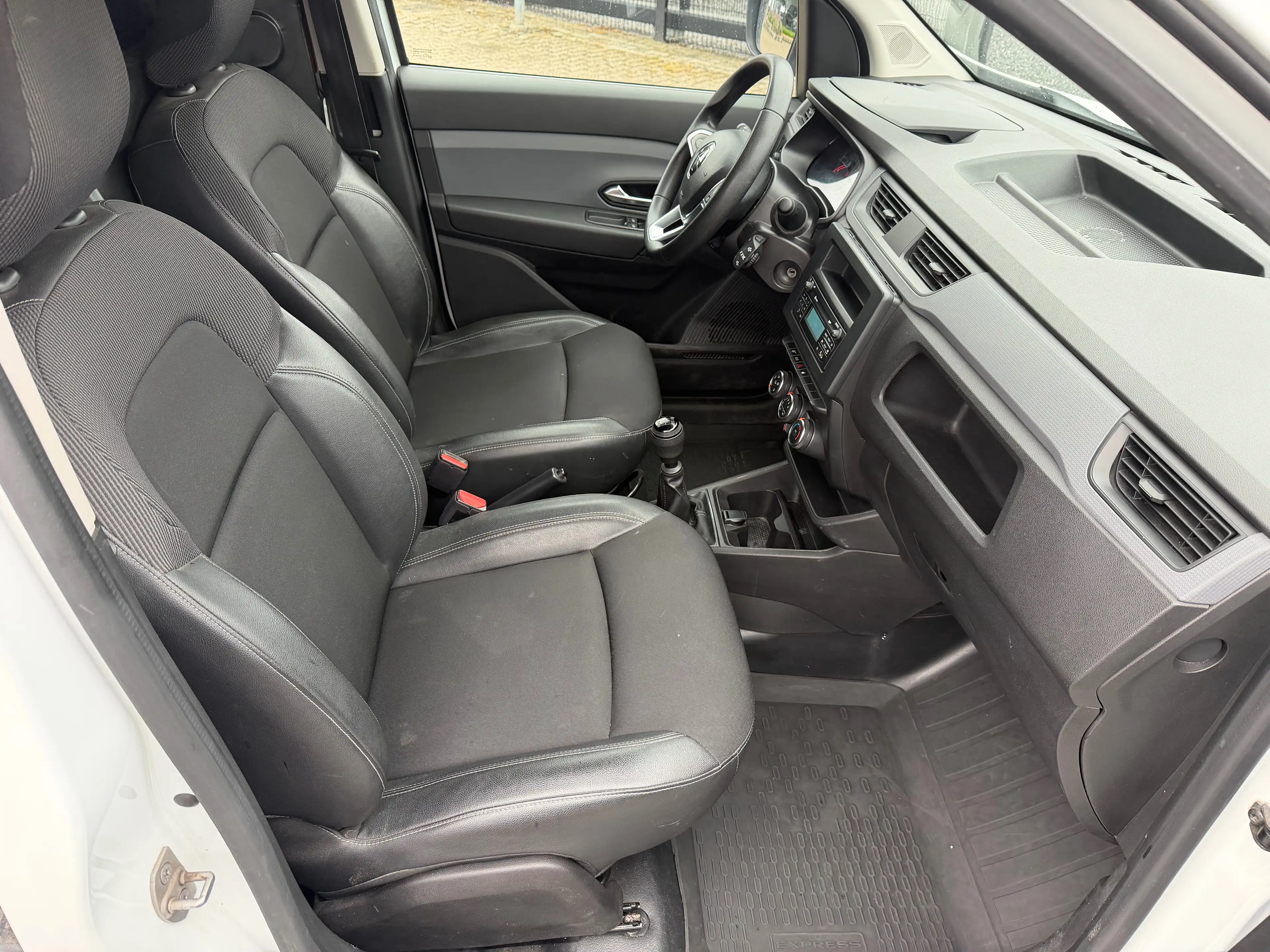 Renault Express Bestelwagen - 2 zitplaatsen - €9.500 excl. btw — photo 10