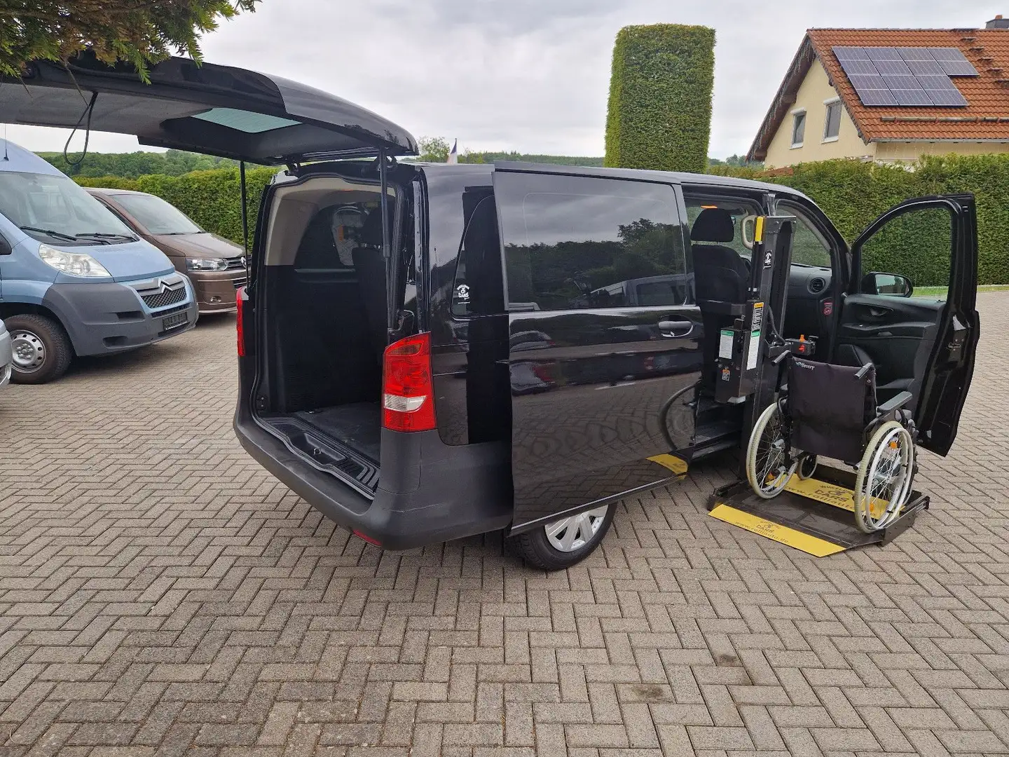 Mercedes-Benz Vito Tourer 114 CDI, Aut*Pro lang*Selbstfahrer* Schwarz - 2