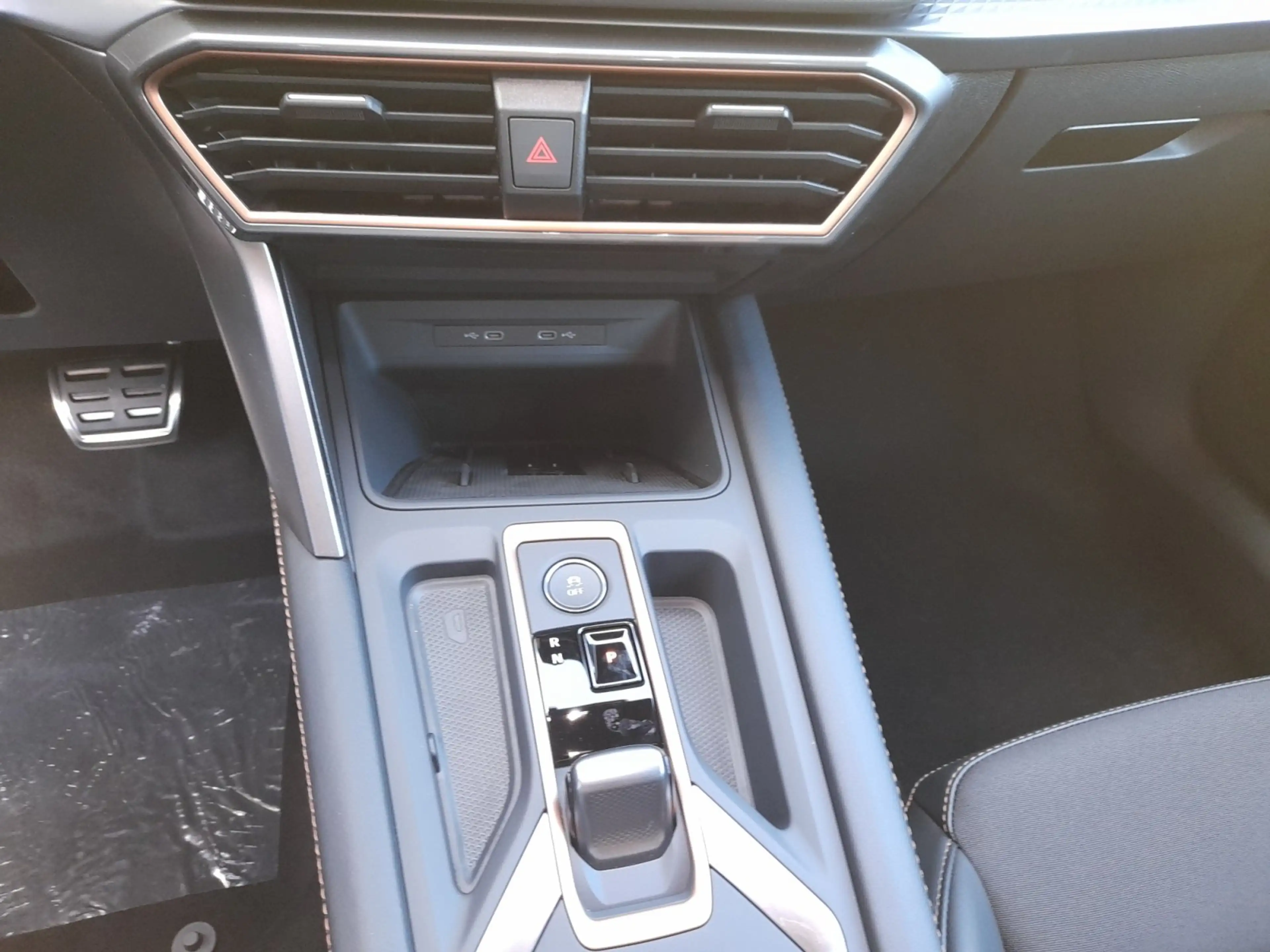 CUPRA Leon Sportstourer 1.5 eTSI AHK RFK CarPlay ACC — photo 10