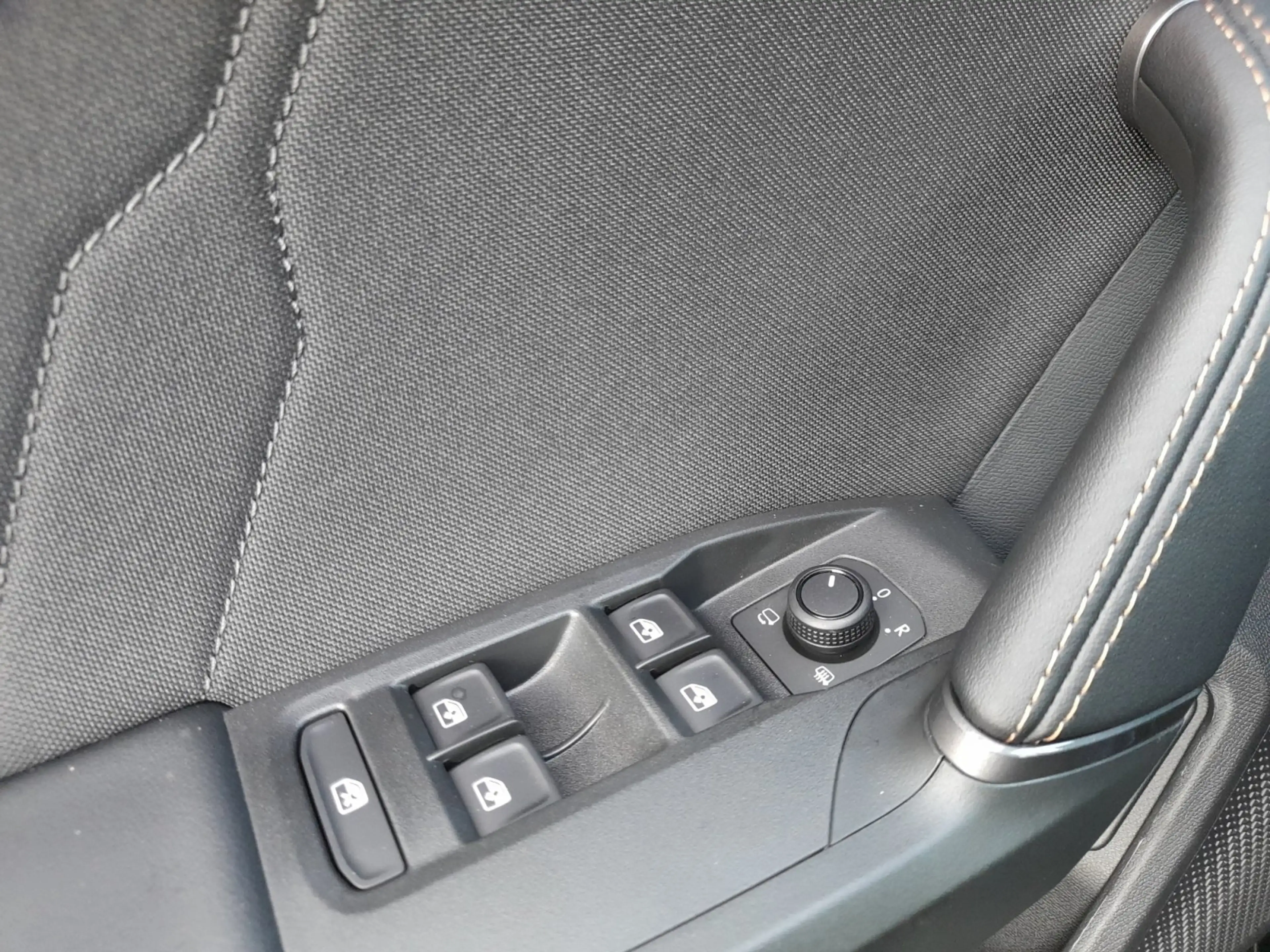 CUPRA Leon Sportstourer 1.5 eTSI AHK RFK CarPlay ACC — photo 14