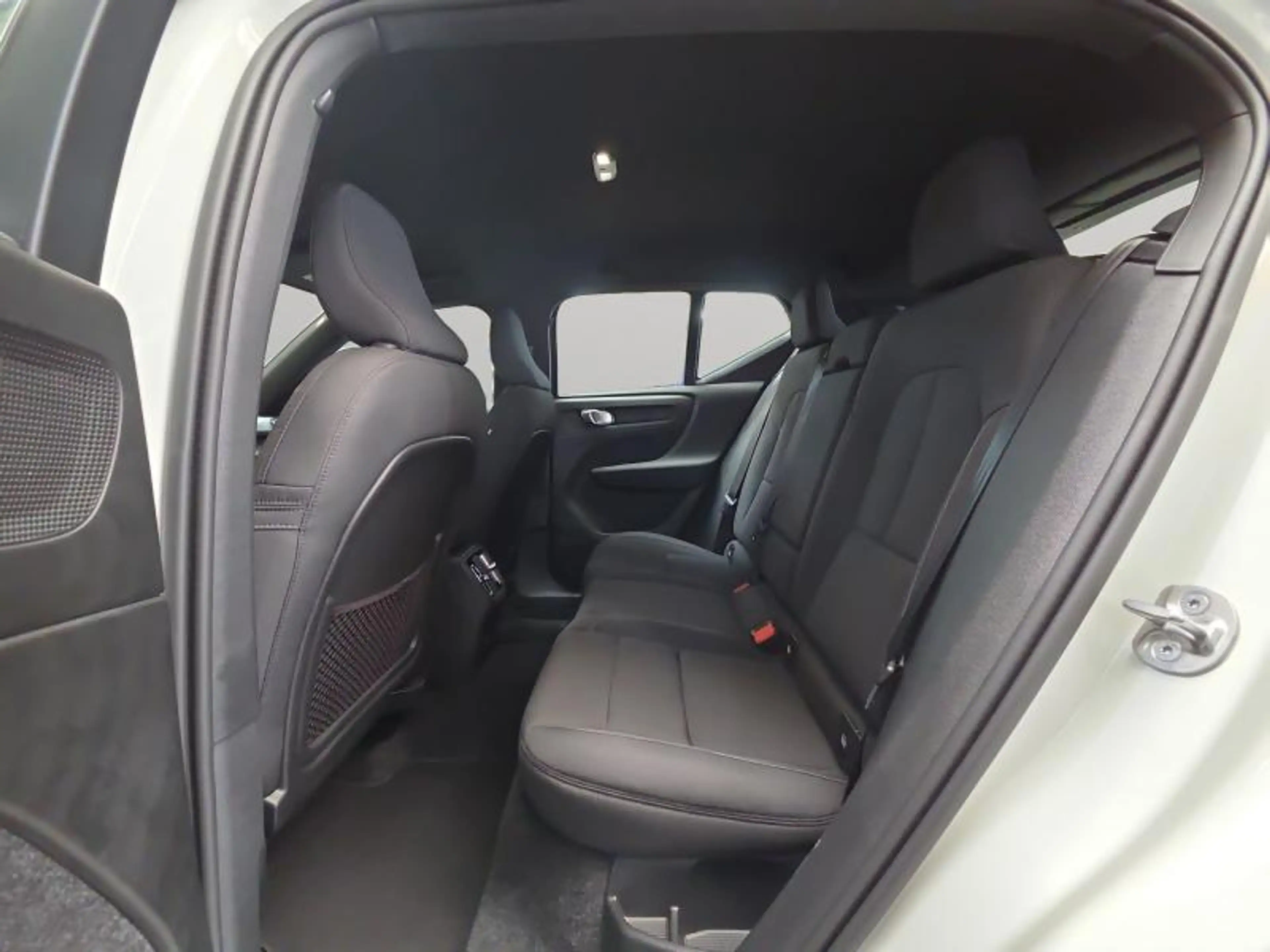 Volvo EX40 Plus Single Motor Extended Range / Electrique — photo 13