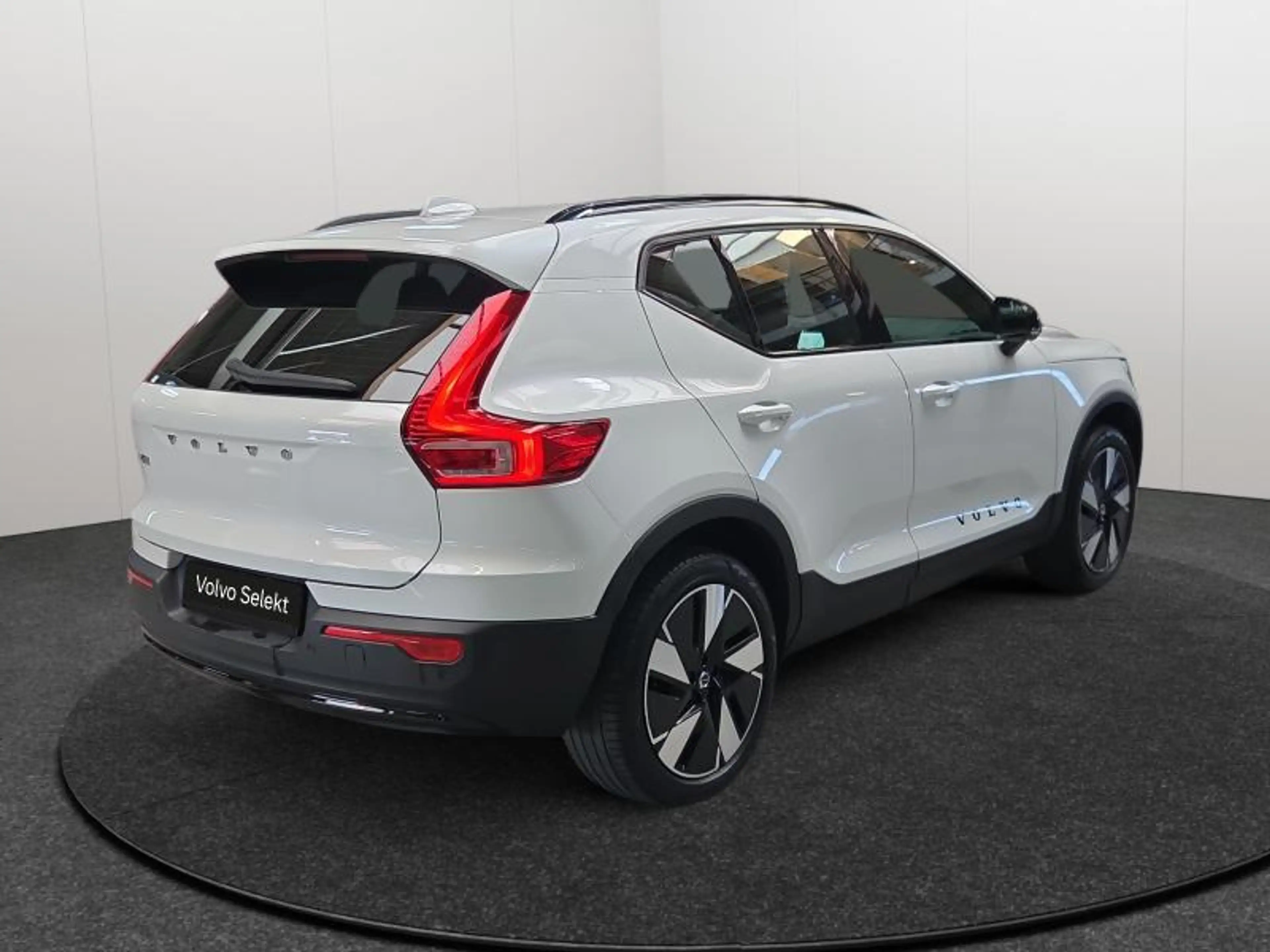 Volvo EX40 Plus Single Motor Extended Range / Electrique — photo 5