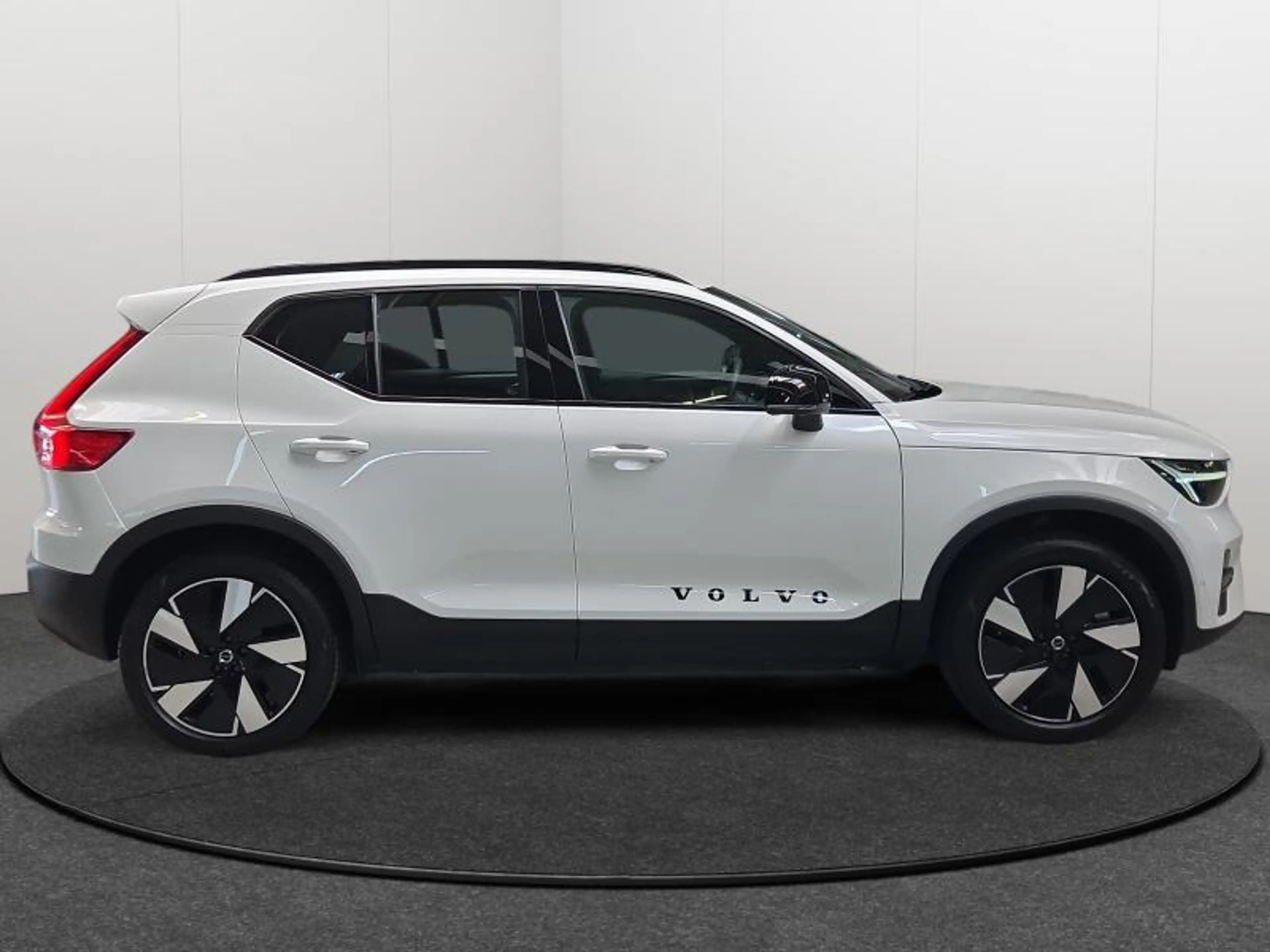 Volvo EX40 Plus Single Motor Extended Range / Electrique — photo 6