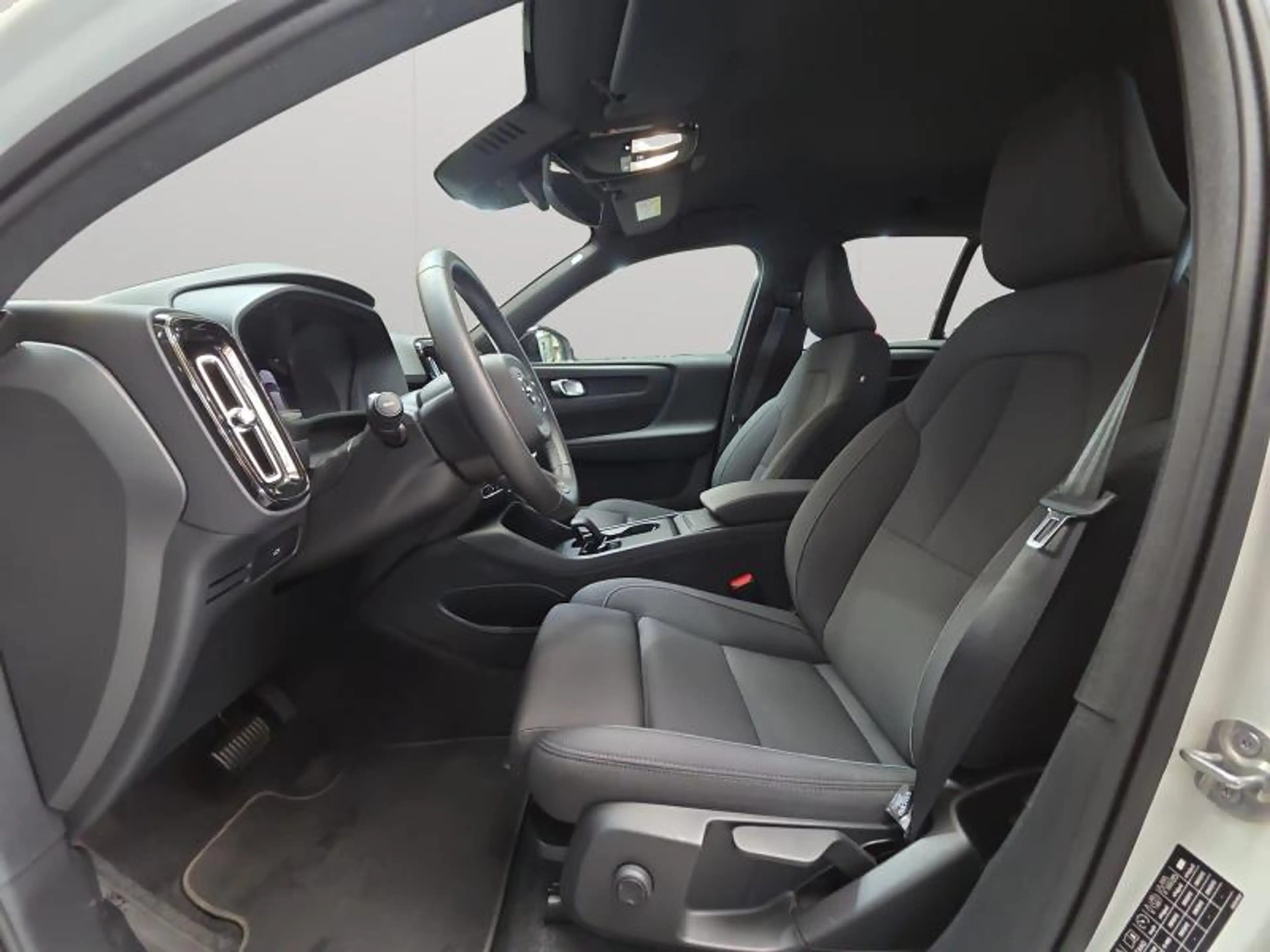 Volvo EX40 Plus Single Motor Extended Range / Electrique — photo 9