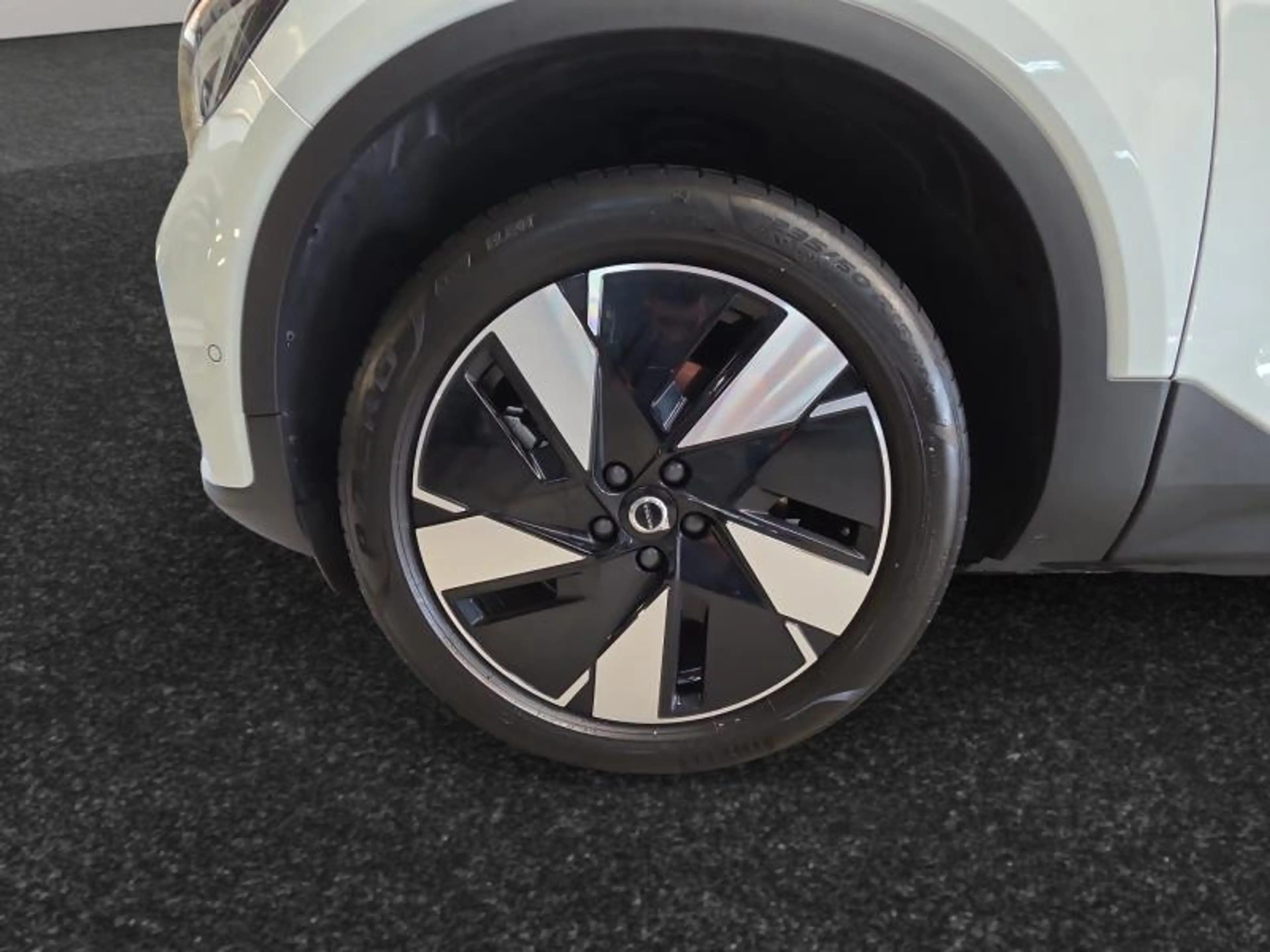 Volvo EX40 Plus Single Motor Extended Range / Electrique — photo 14