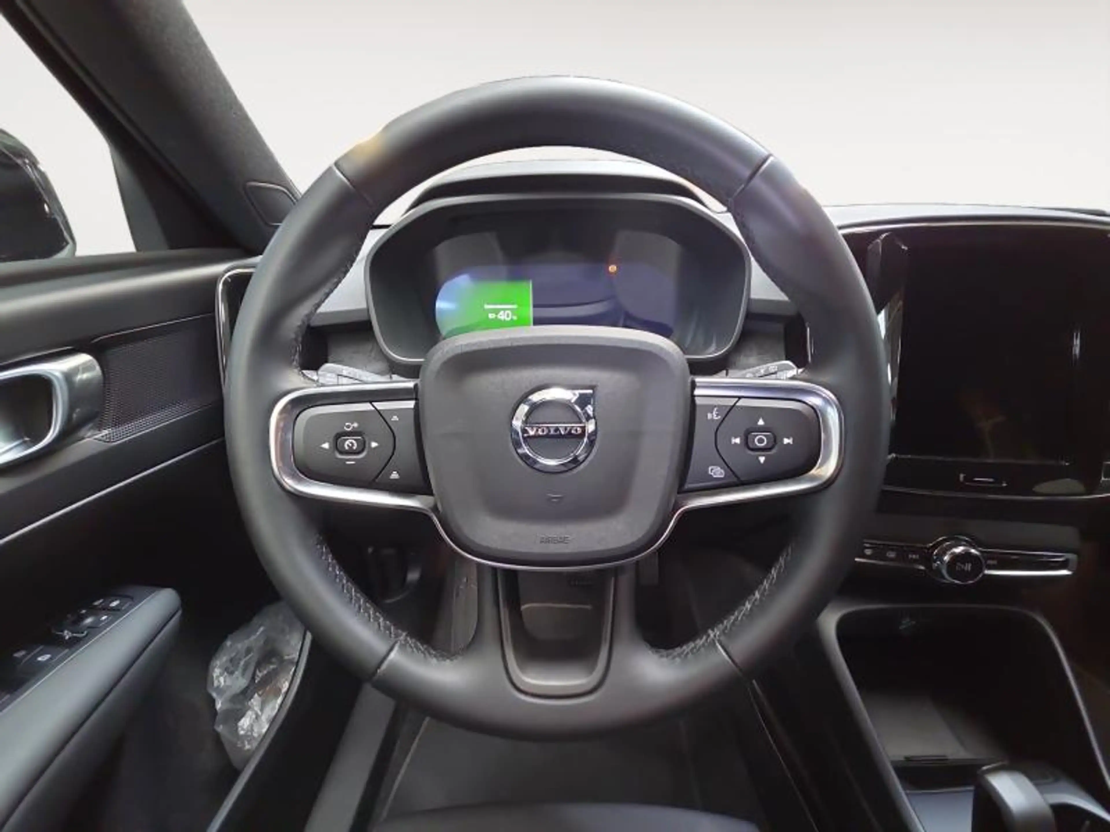 Volvo EX40 Plus Single Motor Extended Range / Electrique — photo 12