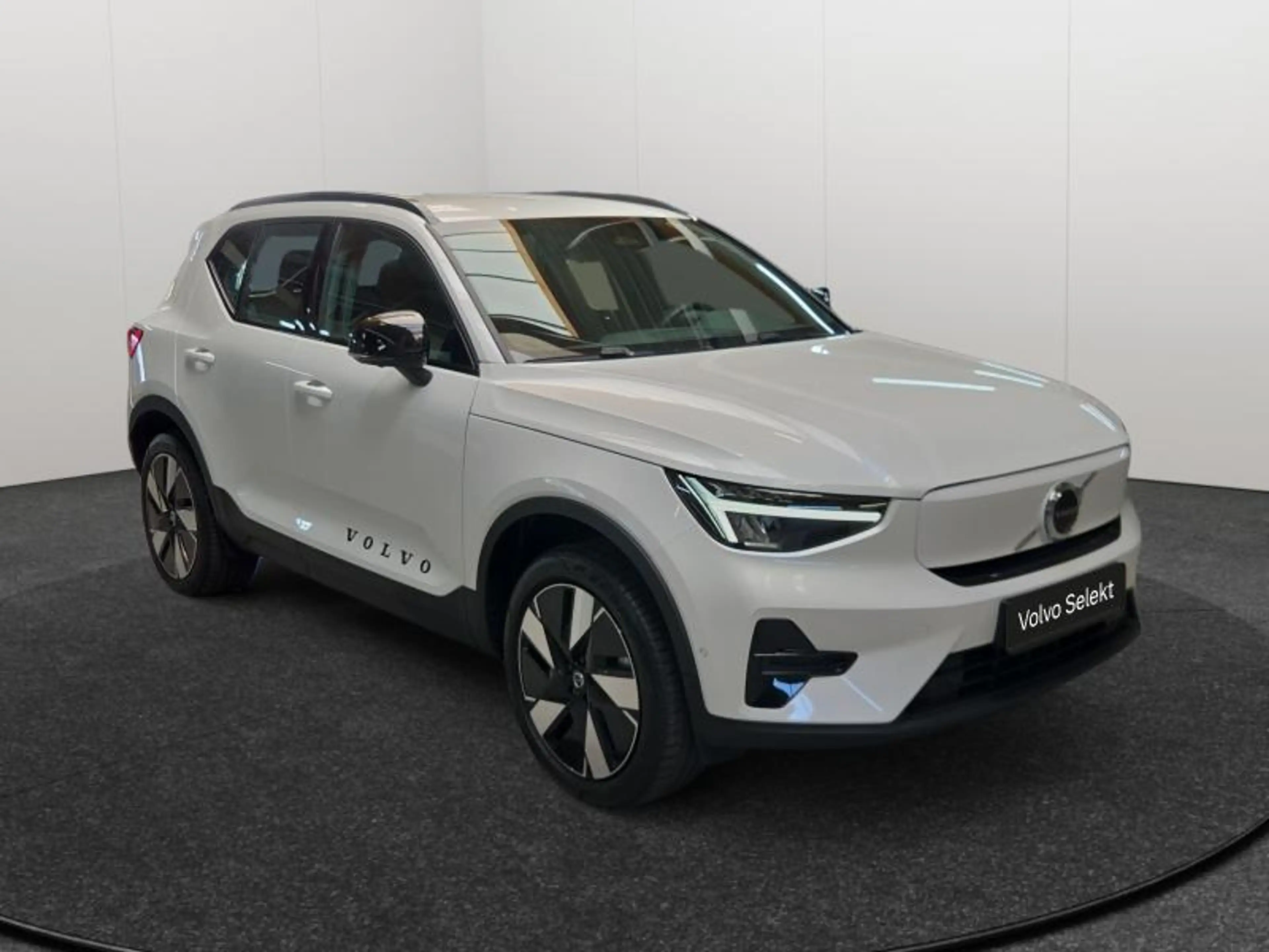 Volvo EX40 Plus Single Motor Extended Range / Electrique — photo 7