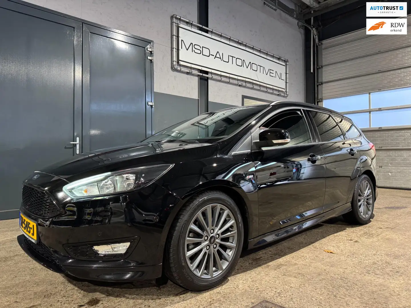 Ford Focus Wagon 1.0 ST-Line 140PK Navigatie Onderhouden Zwart - 1