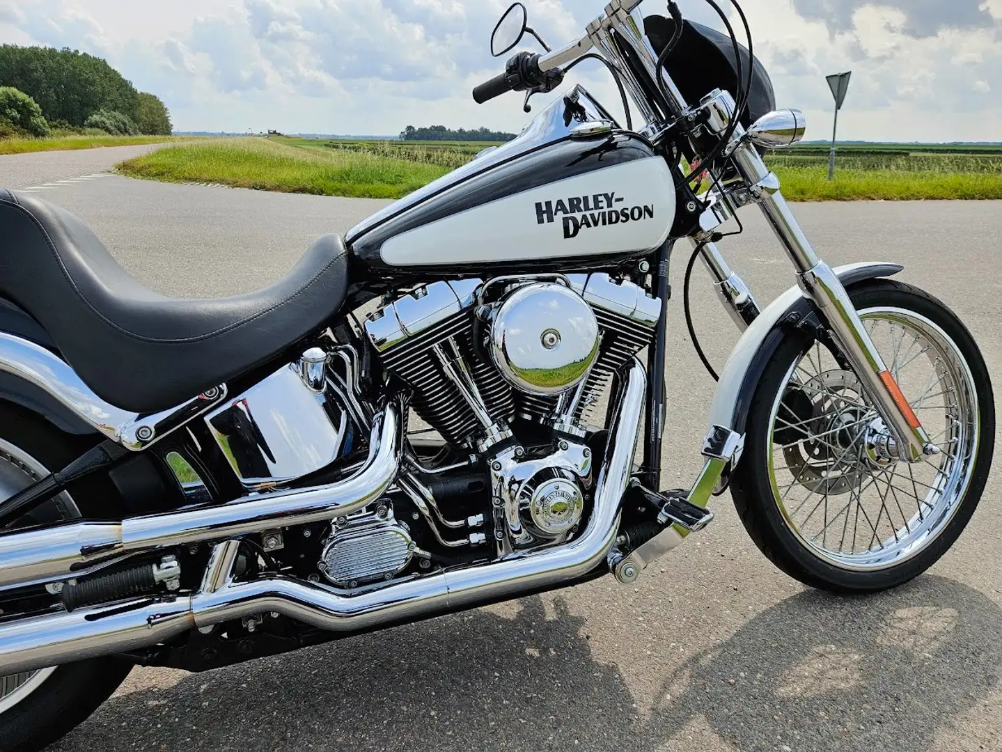 Harley-Davidson Deuce Softail FXSTD Black - 2