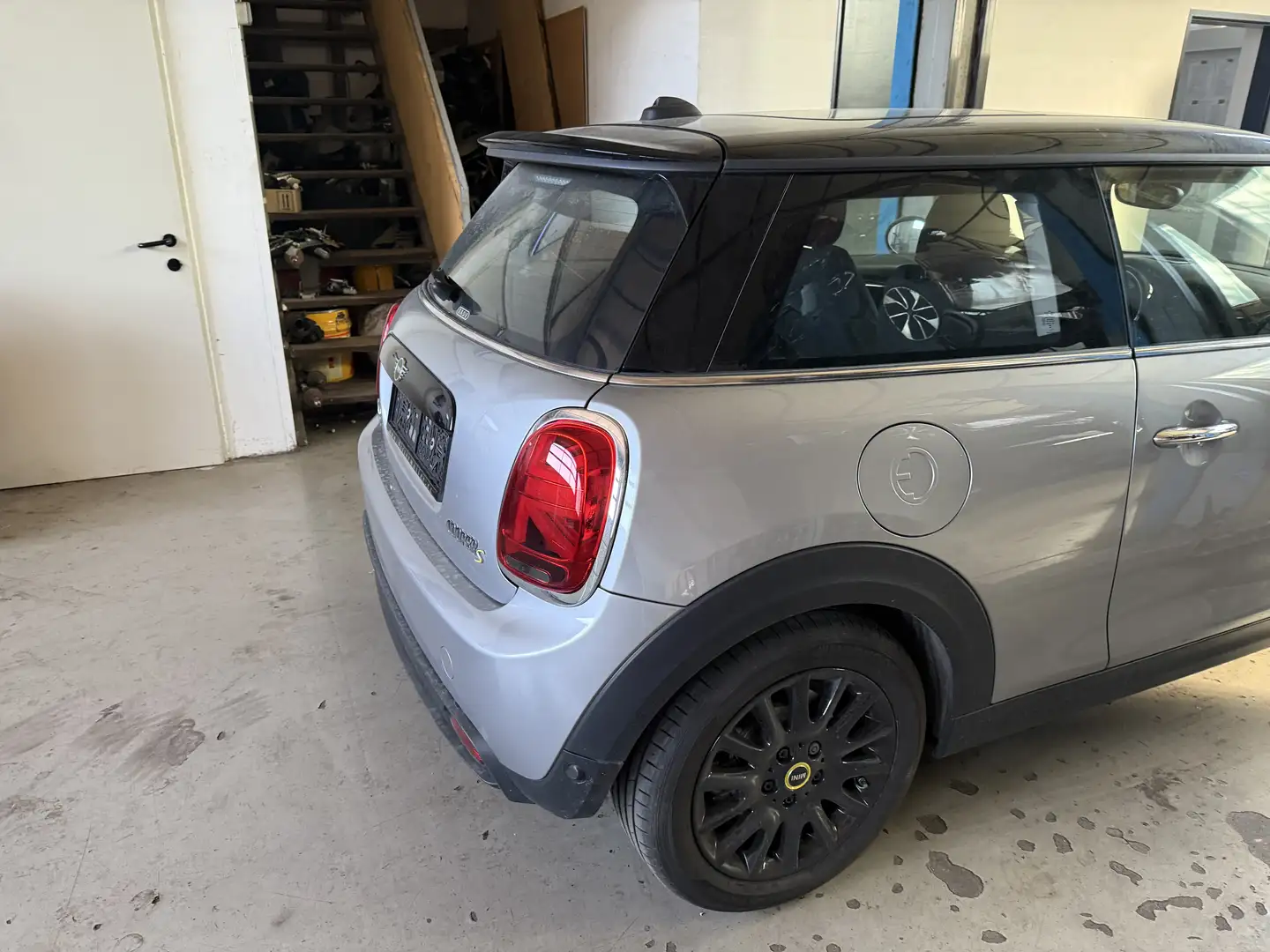 MINI Cooper SE MINI Cooper SE 32,6kWh Aut. Cooper SE Grau - 2