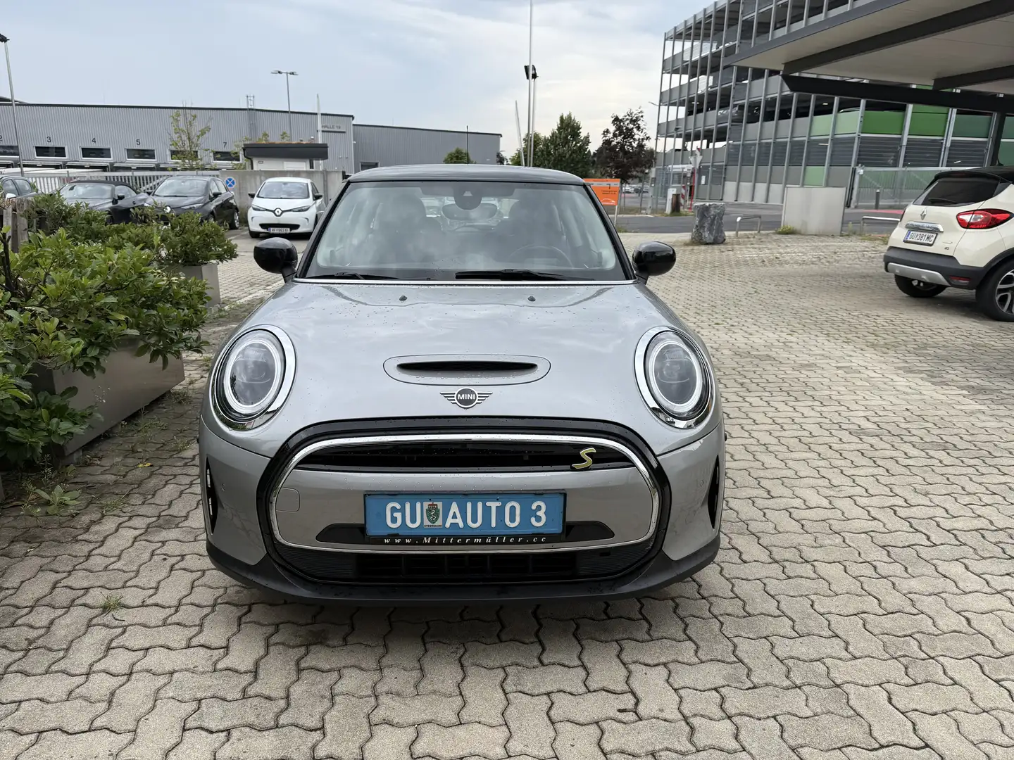 MINI Cooper SE MINI Cooper SE 32,6kWh Aut. Cooper SE Grau - 1