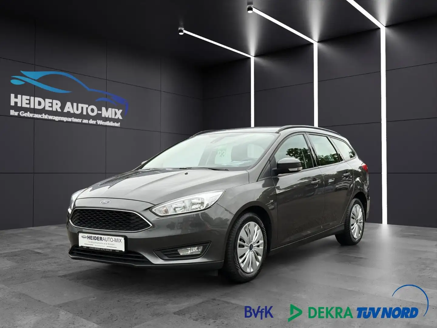 Ford Focus Turnier Business TEMPOMAT|SITZHEIZUNG|NAVI Gris - 1