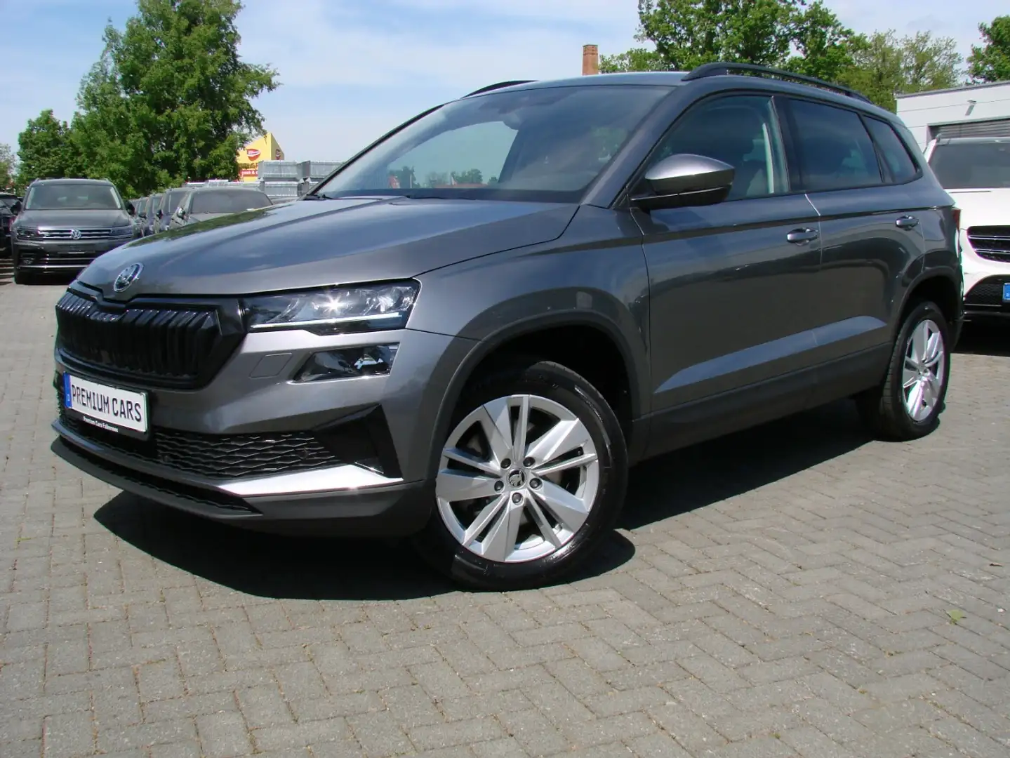 Skoda Karoq 1.5TSi Selection ACC Navi LED AHK Grau - 2