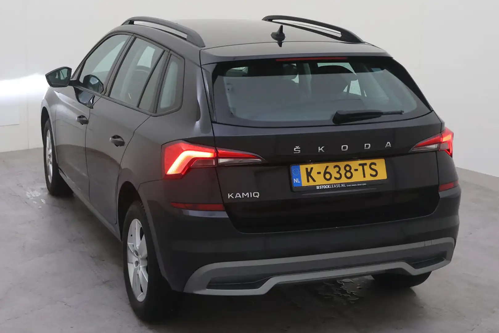 Skoda Kamiq 1.0 TSI Ambition / APP-CONNECT/ LED/ AIRCO/ 16" LM Zwart - 2