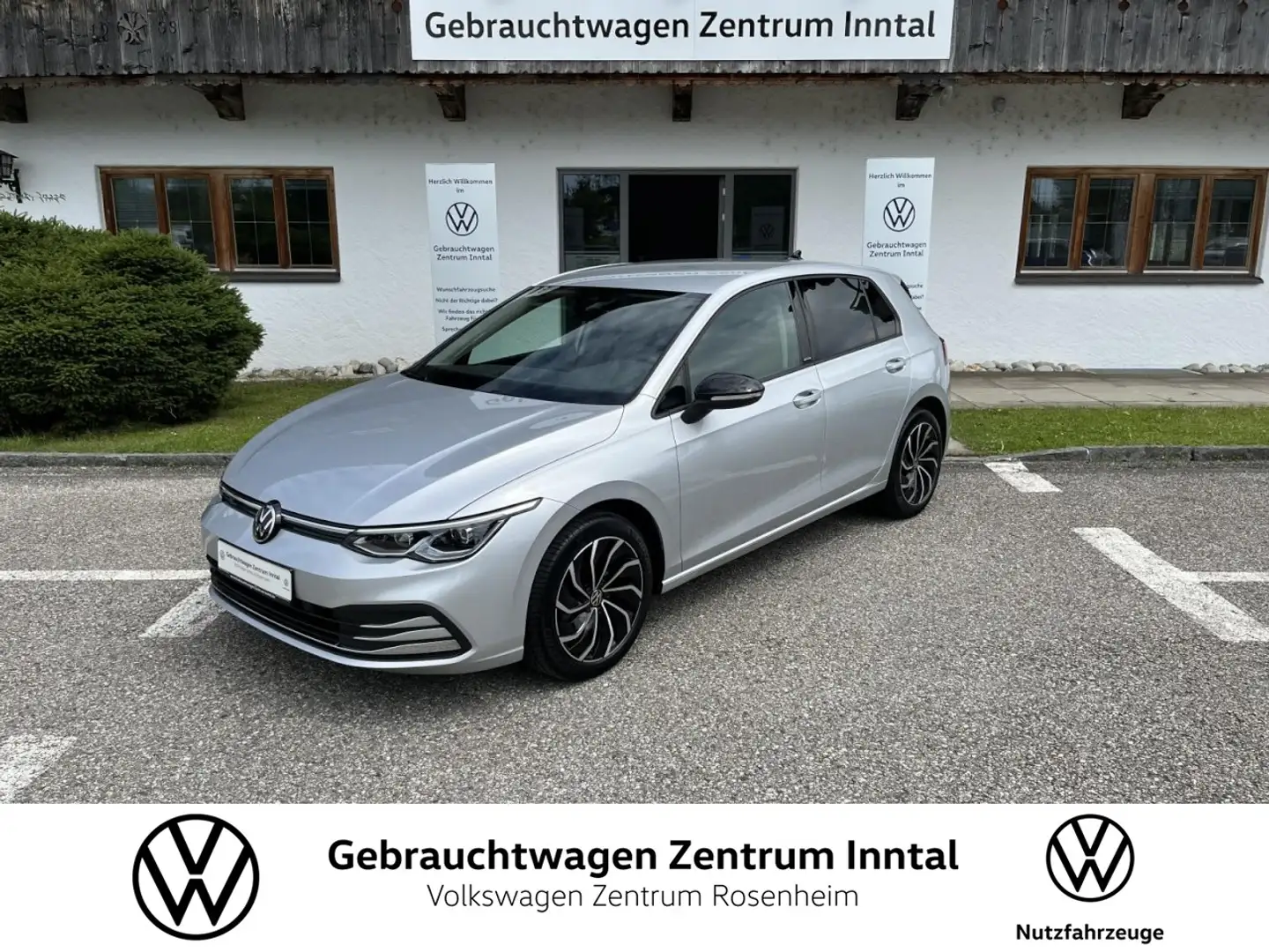 Volkswagen Golf VIII 1,0 eTSI DSG Active (Navi+RearView+LED+) Zilver - 1
