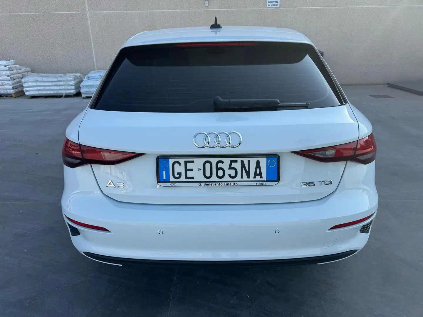 Audi Audi A3 Sportback Business Advanced Blanco - 2