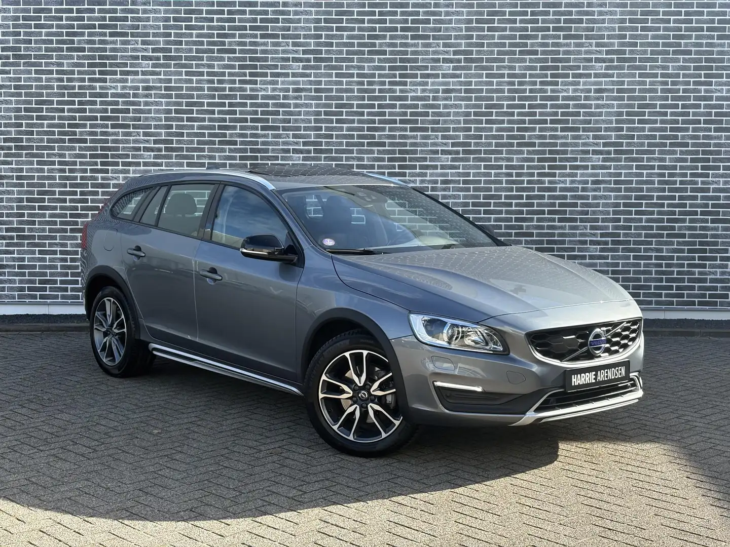 Volvo V60 Cross Country 2.0 T5 Nordic+ | Adaptive cruise control | Schuifd Grau - 2