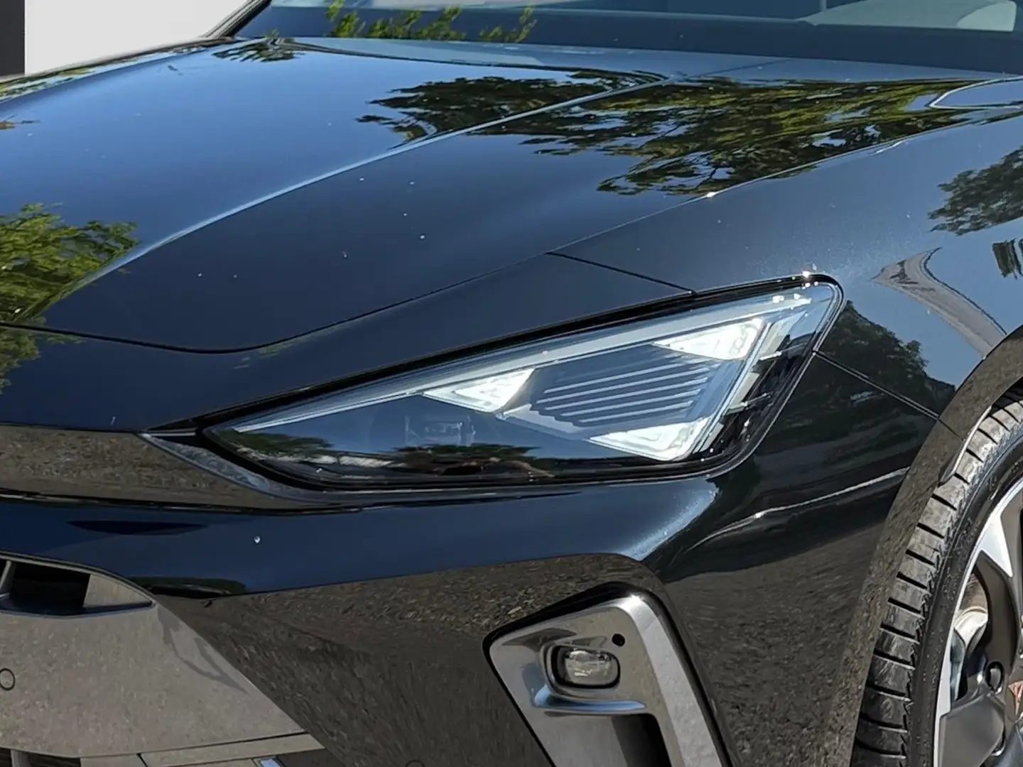 CUPRA Leon Sportstourer 1.5 eTSI DSG ACC LED Kamera Zwart - 2