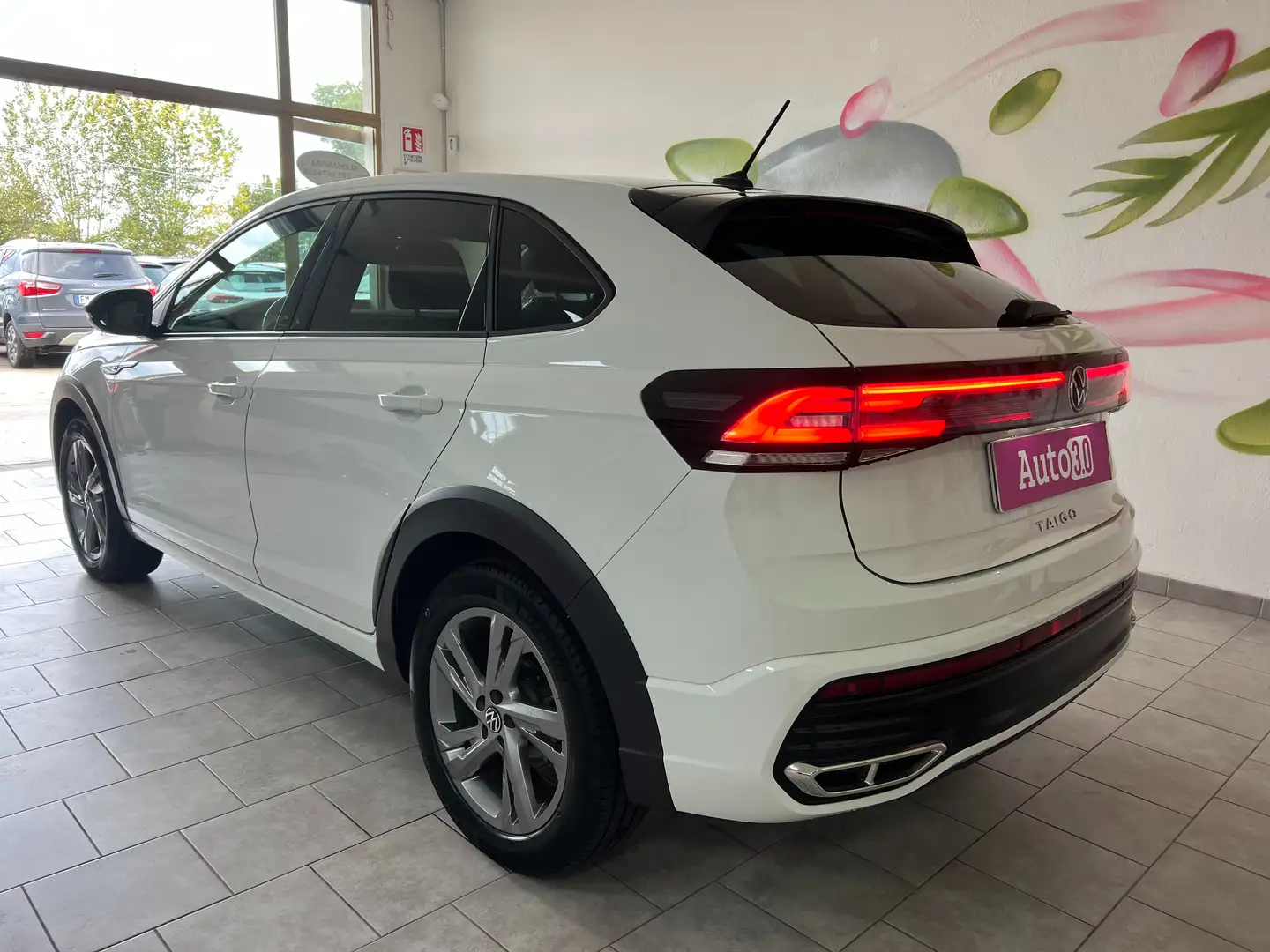 Volkswagen Taigo Taigo 1.0 tsi R-Line 110cv Weiß - 2