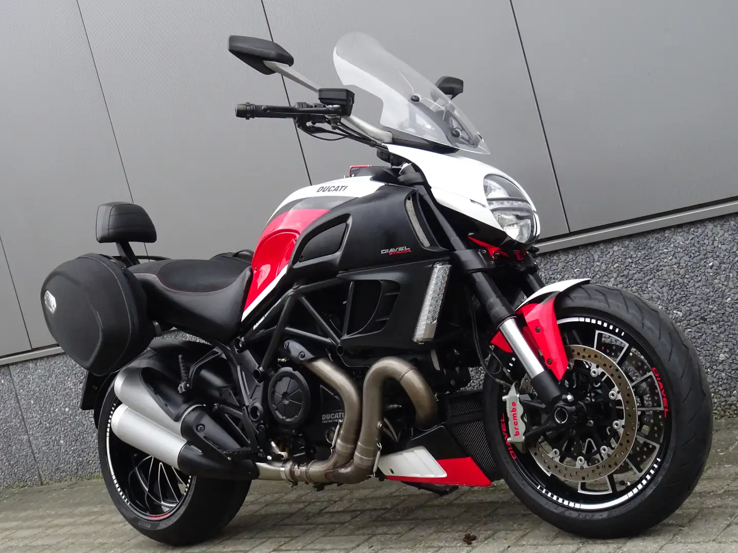 Ducati Diavel STRADA Roşu - 2