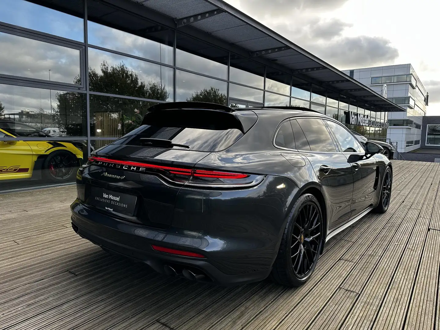 Porsche Panamera Sport Turismo 2.9 4 E-Hybrid Platinum Edition | SP Grijs - 2