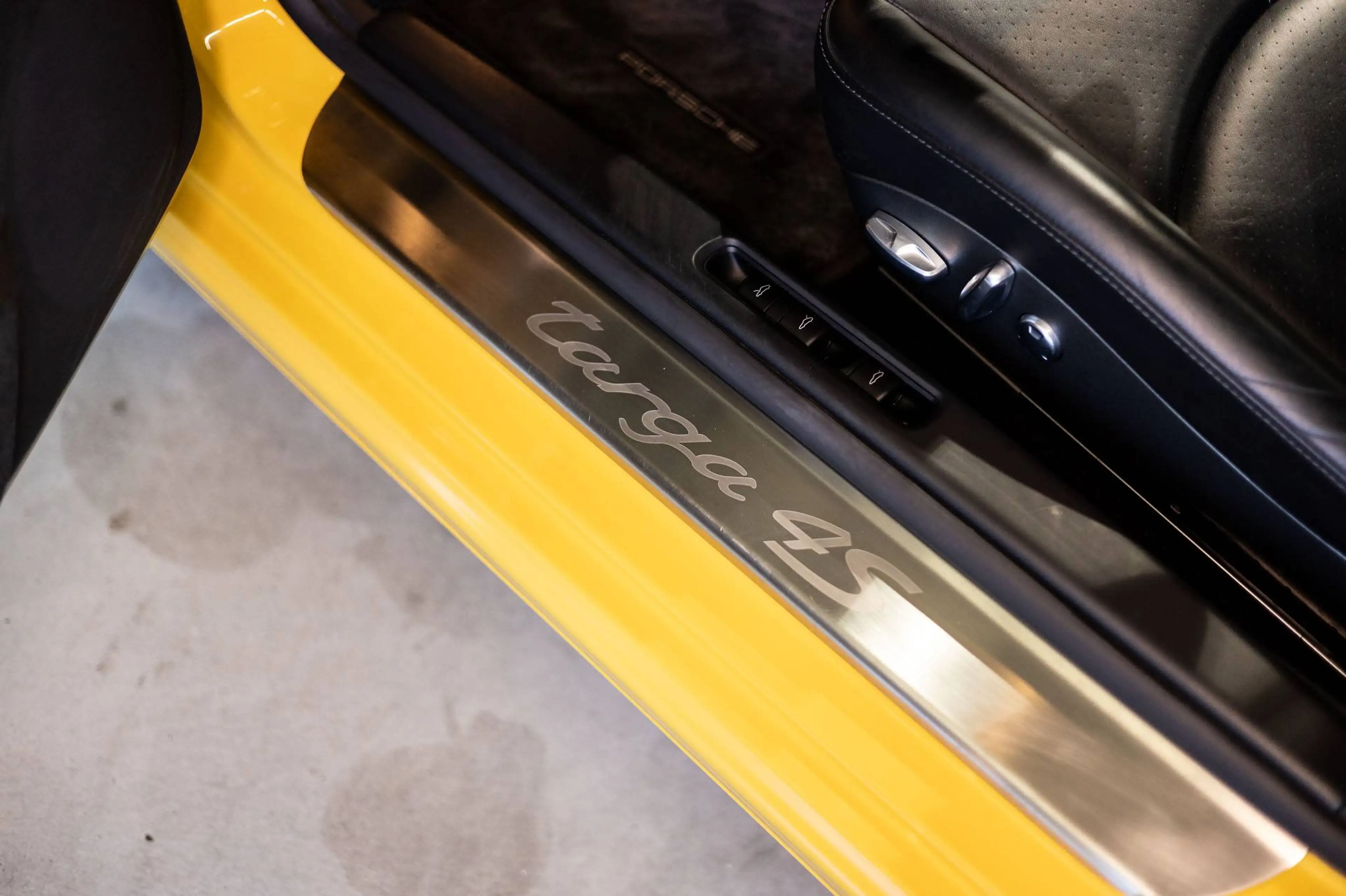 Porsche 997 Targa 4S - Speedgelb - 23.300 km - 2. Hd. — photo 11