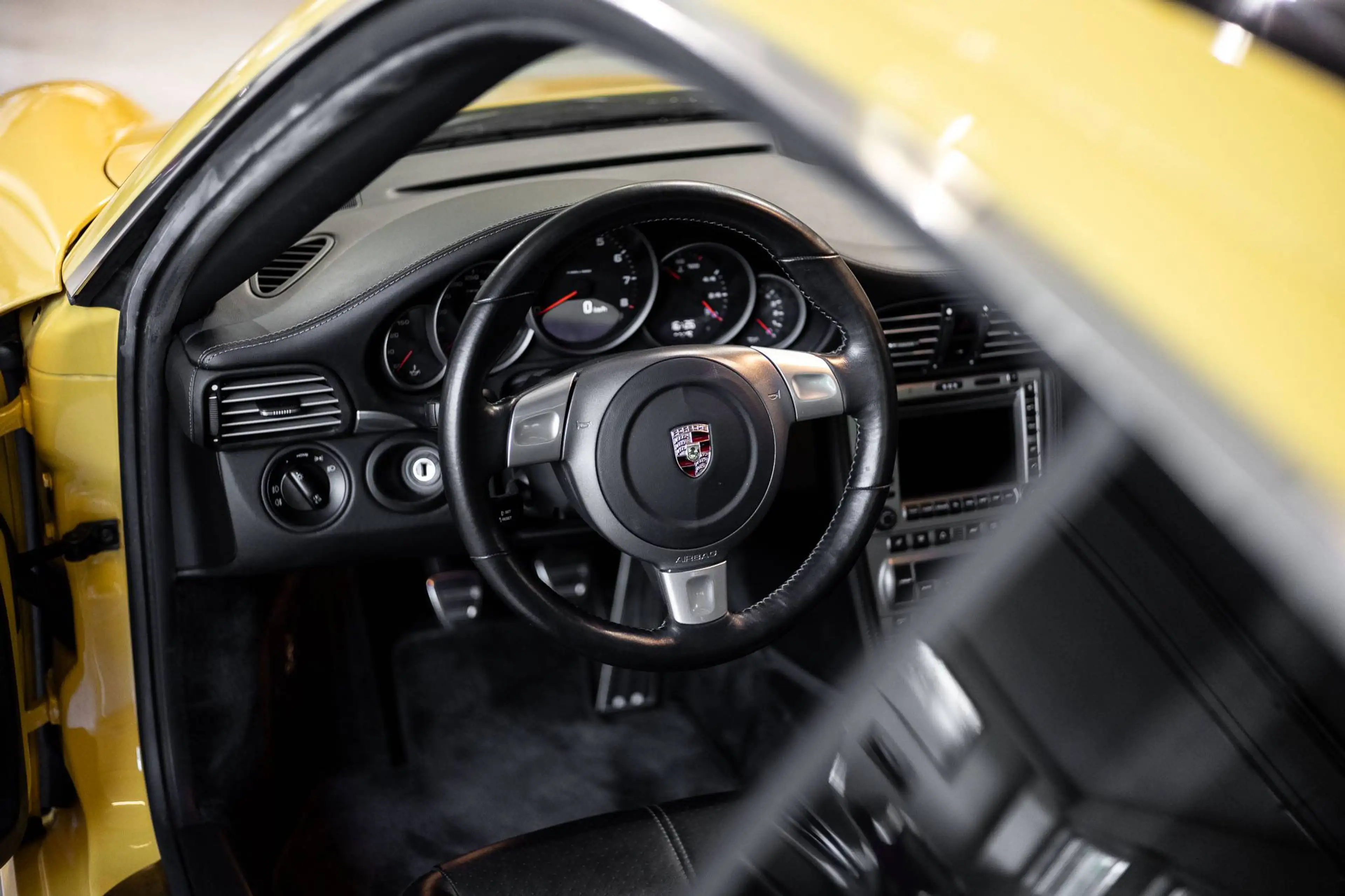 Porsche 997 Targa 4S - Speedgelb - 23.300 km - 2. Hd. — photo 6