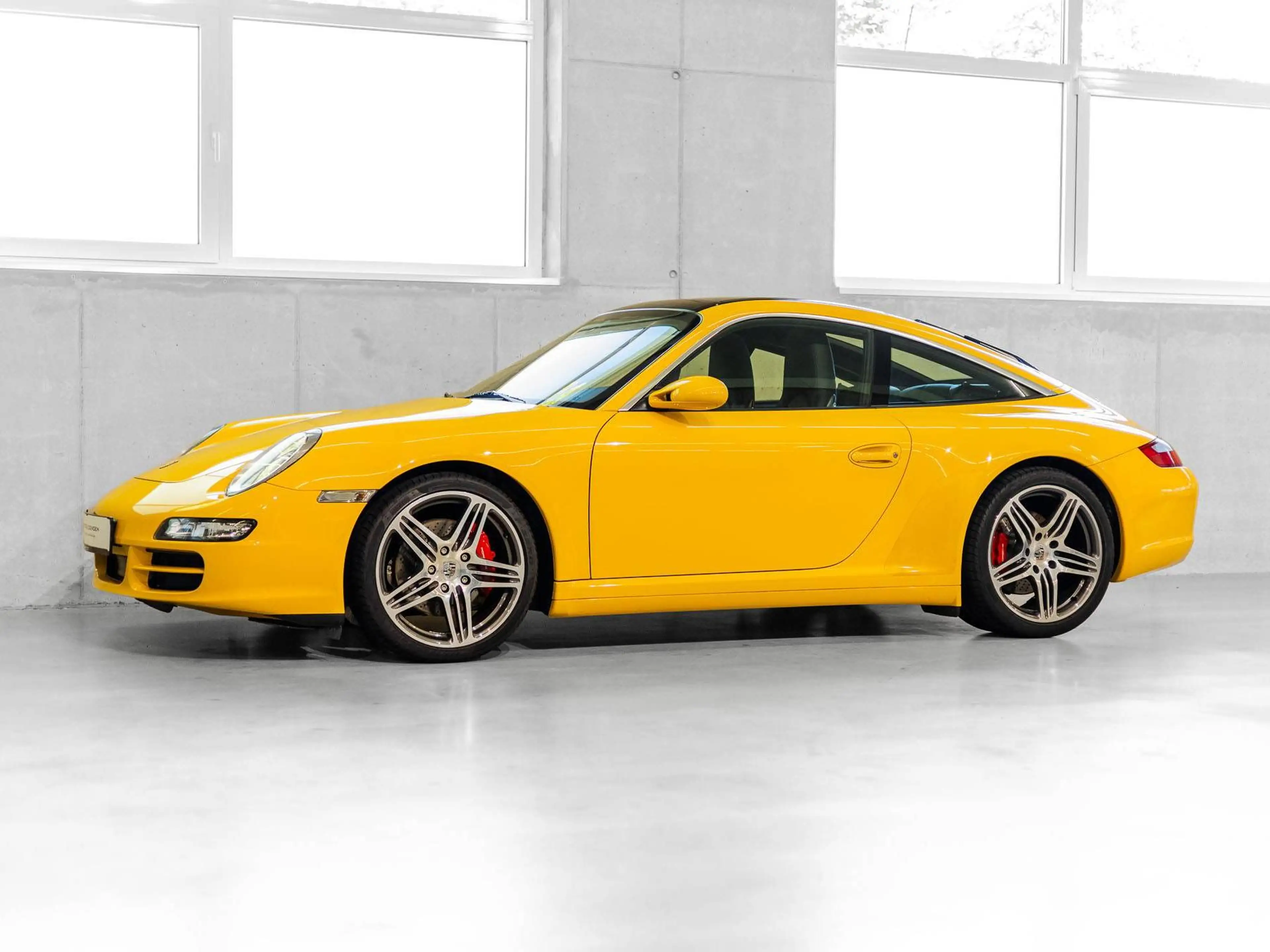 Porsche 997 Targa 4S - Speedgelb - 23.300 km - 2. Hd. — photo 3