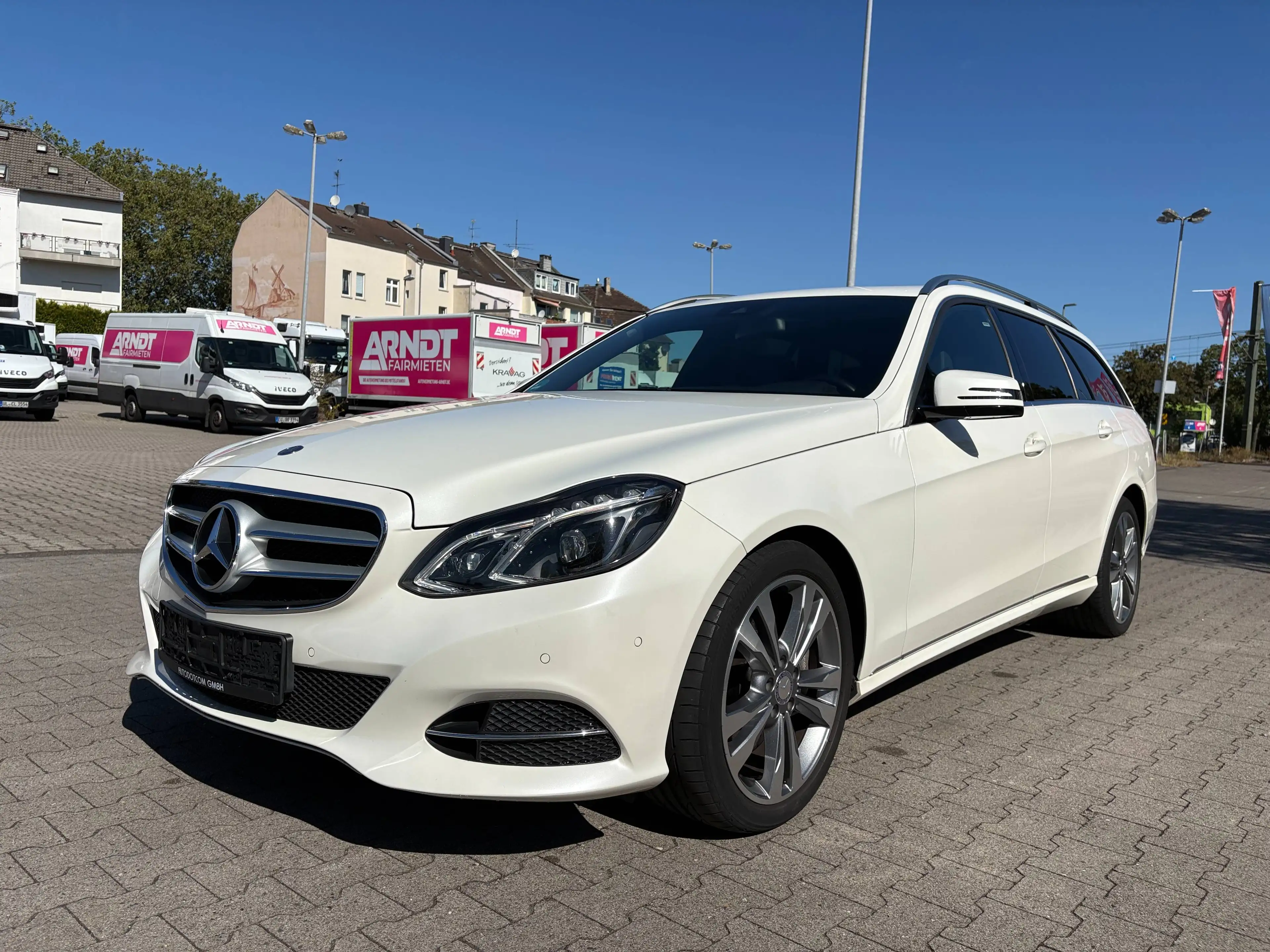 Mercedes-Benz E 350 E 350 T BlueTEC 7G-TRONIC Avantgarde *SPORTPAKET*MASSAGE*AHK*PARKASSIST*KAMERA* — photo 2