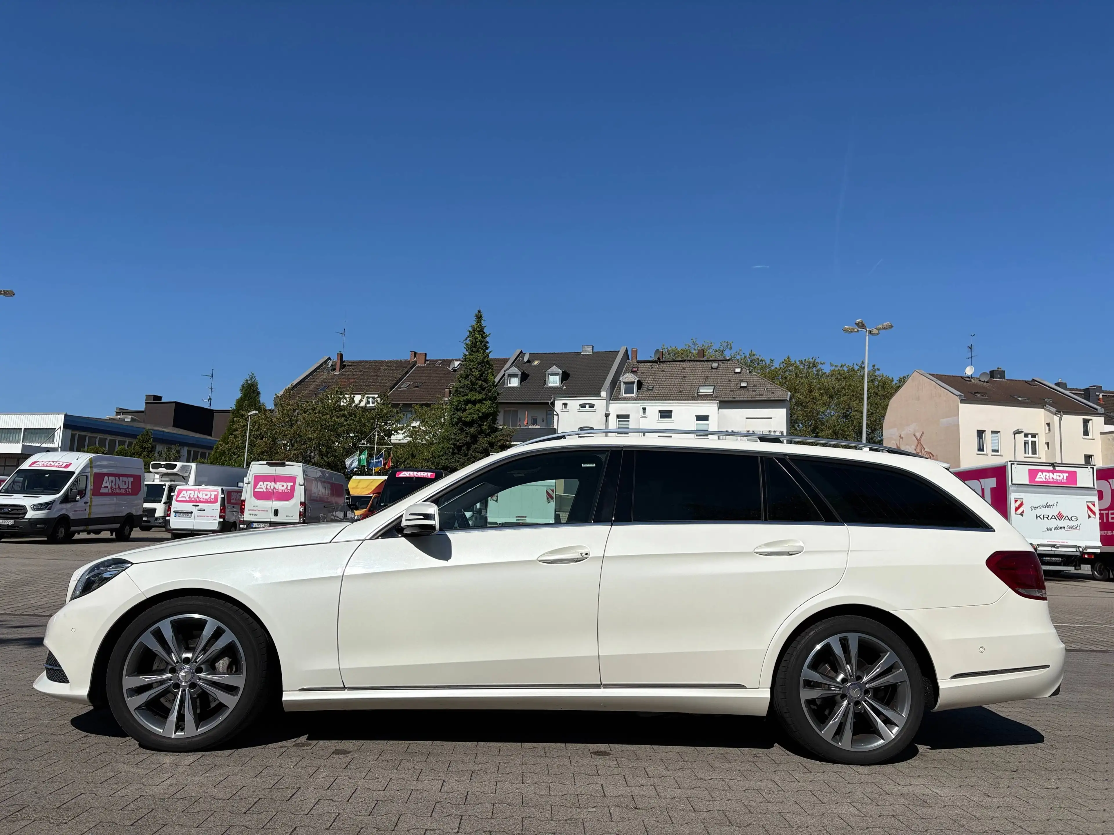 Mercedes-Benz E 350 E 350 T BlueTEC 7G-TRONIC Avantgarde *SPORTPAKET*MASSAGE*AHK*PARKASSIST*KAMERA* — photo 3