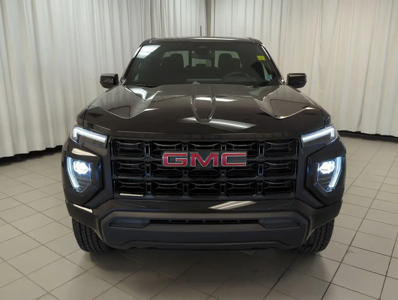 GMC Canyon снимка GMC Canyon