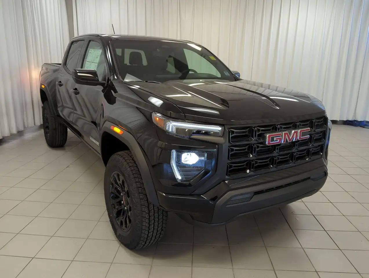 GMC Canyon снимка GMC Canyon