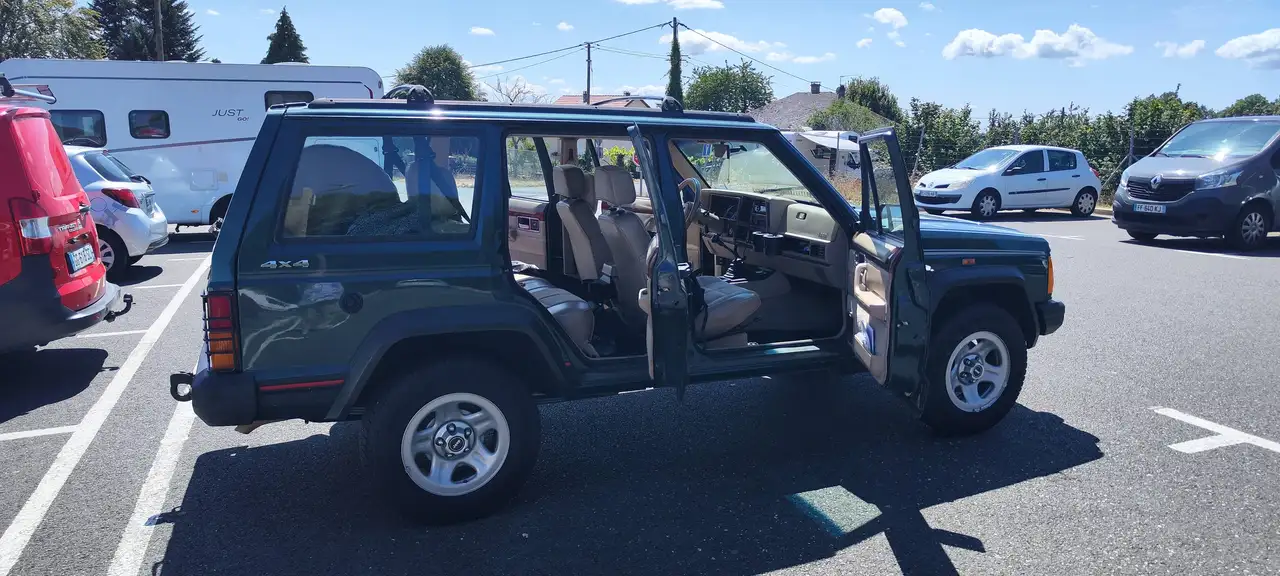 Jeep Cherokee 2.5i Luxe, foto 12