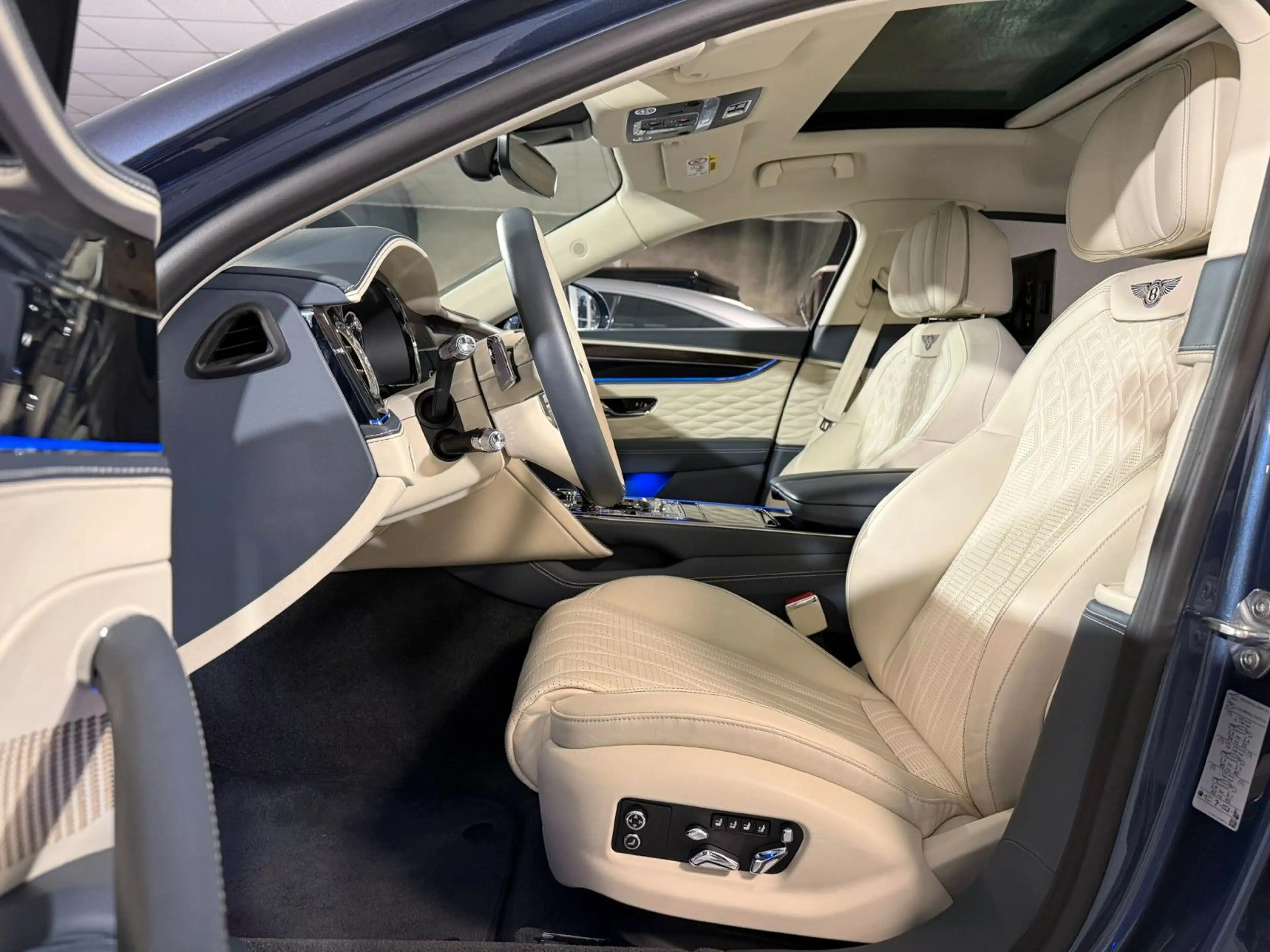 Bentley Flying Spur V8 Mansory, Carbon, Exclusive, Naim — photo 8