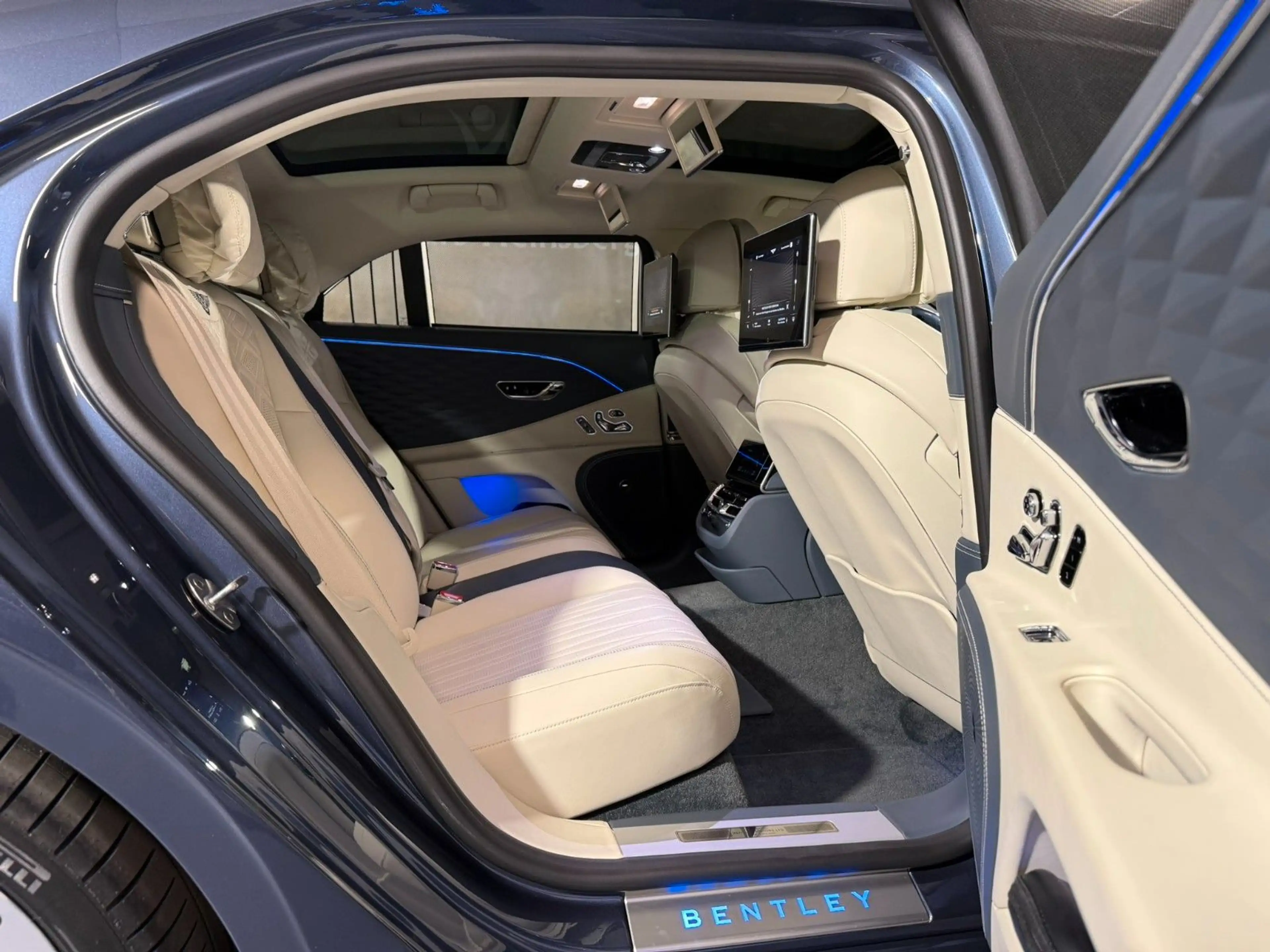 Bentley Flying Spur V8 Mansory, Carbon, Exclusive, Naim — photo 11