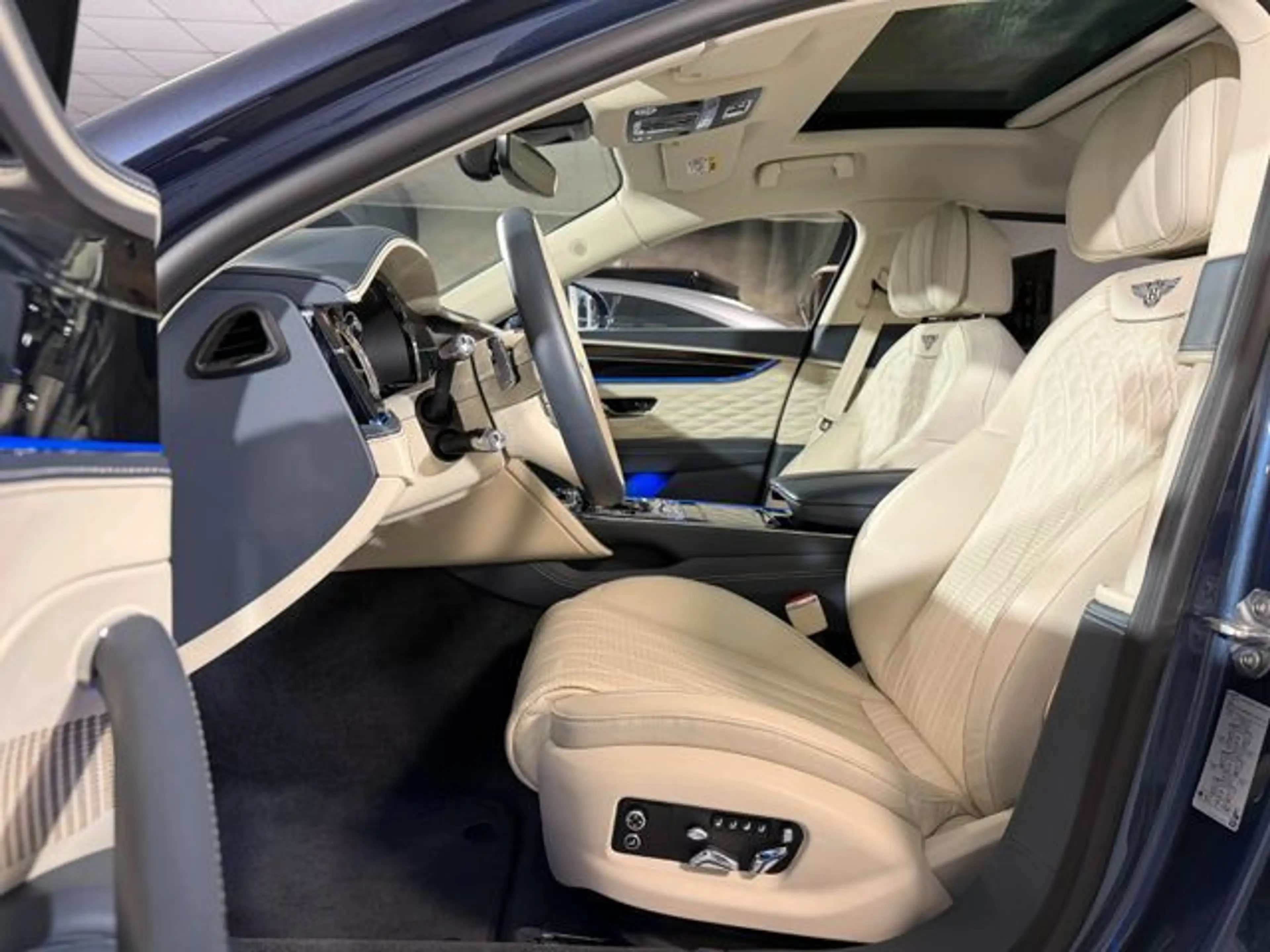 Bentley Flying Spur V8 Mansory, Carbon, Exclusive, Naim — photo 8