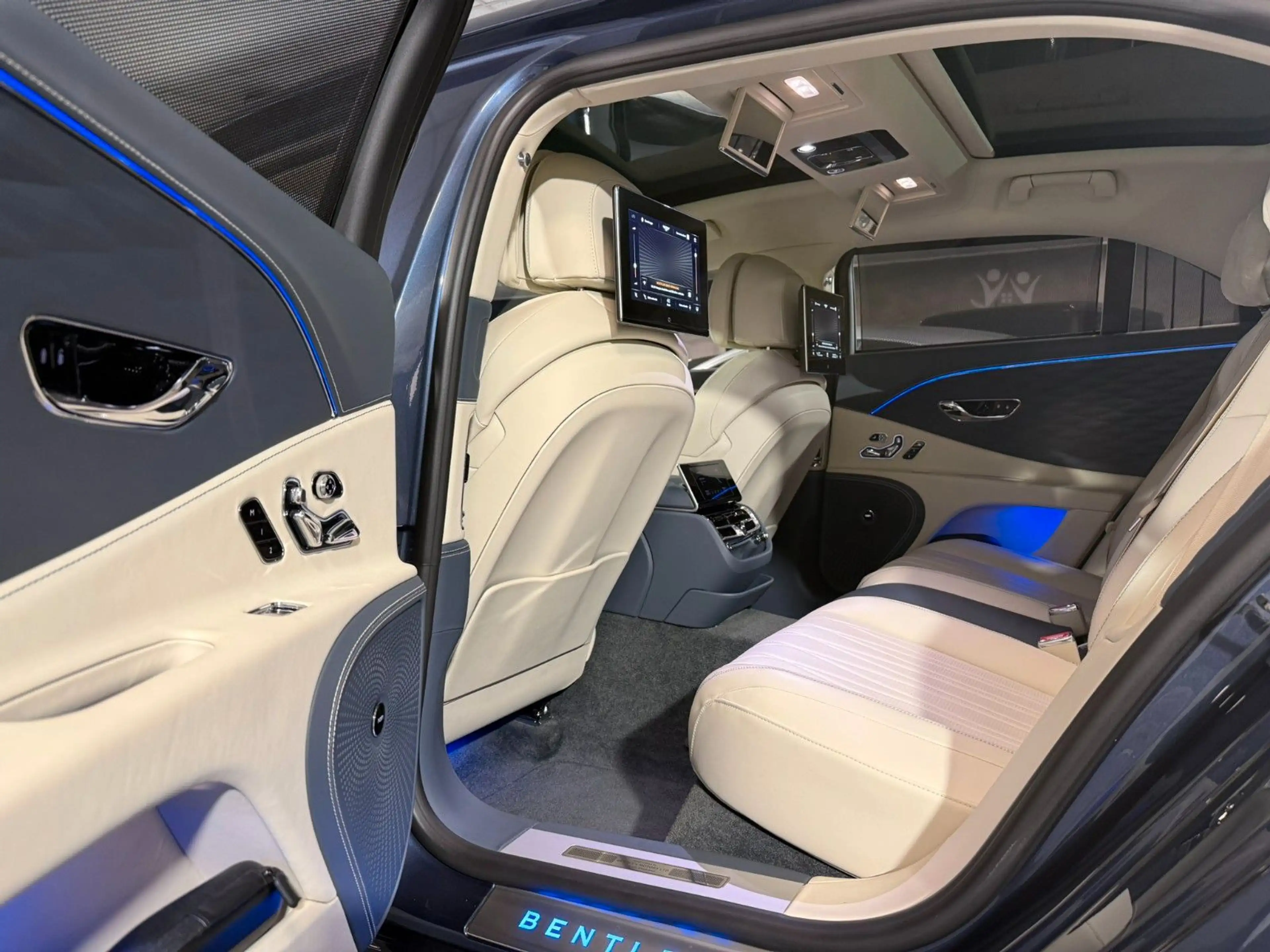 Bentley Flying Spur V8 Mansory, Carbon, Exclusive, Naim — photo 10