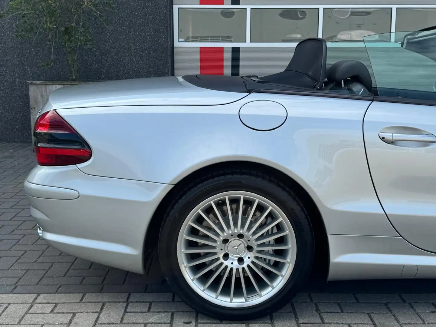 Mercedes-Benz SL 55 AMG 2002 / Youngtimer / 500pk / Service history / €371 Grijs - 2