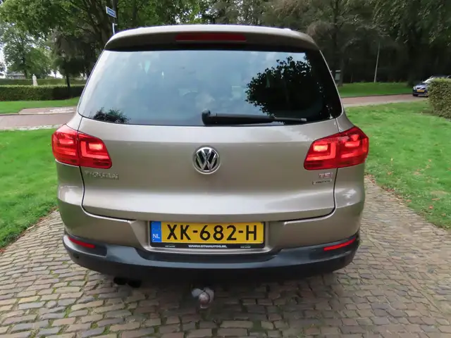 Volkswagen Tiguan view 5