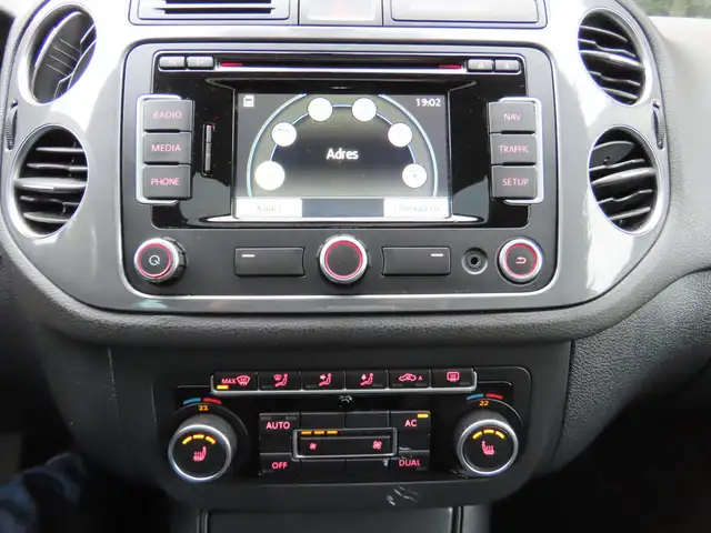 Volkswagen Tiguan view 14