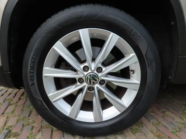 Volkswagen Tiguan view 28