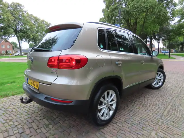 Volkswagen Tiguan view 6
