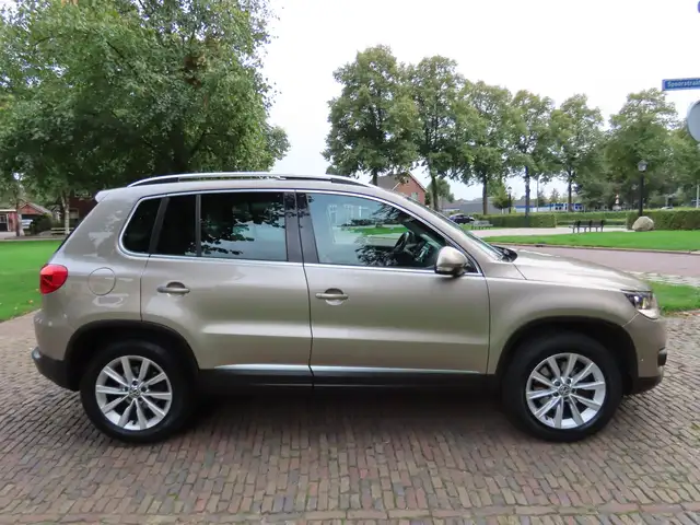 Volkswagen Tiguan view 3