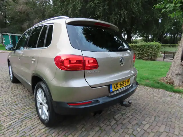 Volkswagen Tiguan view 4