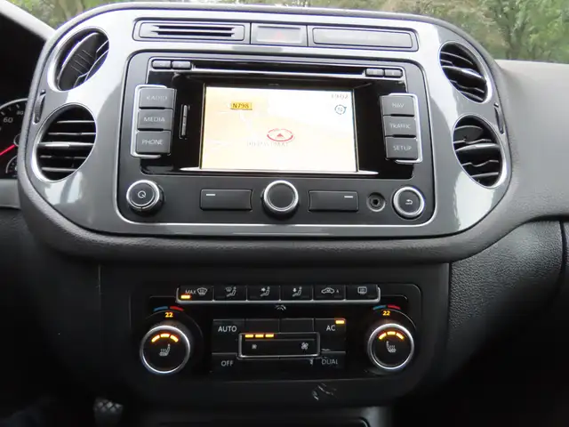 Volkswagen Tiguan view 12
