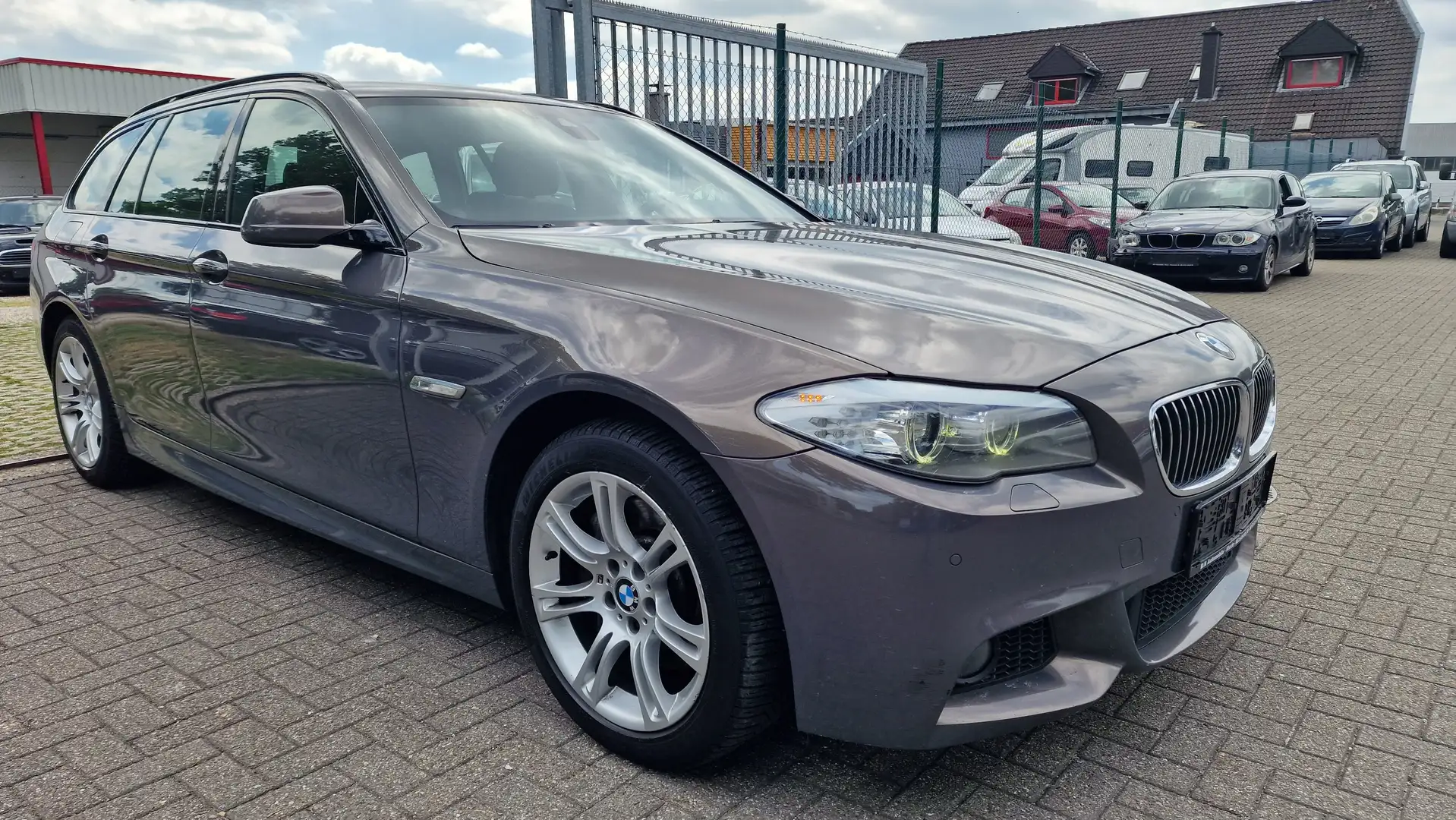 BMW 530 530d xDrive Touring Sport M Paket Braun - 2