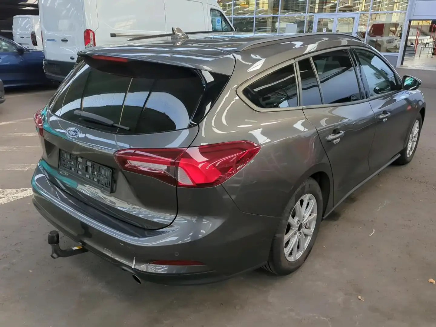 Ford Focus 1.5 EB TDCi LED*CARPLAY*LANE*AHK*TEMP Grijs - 2